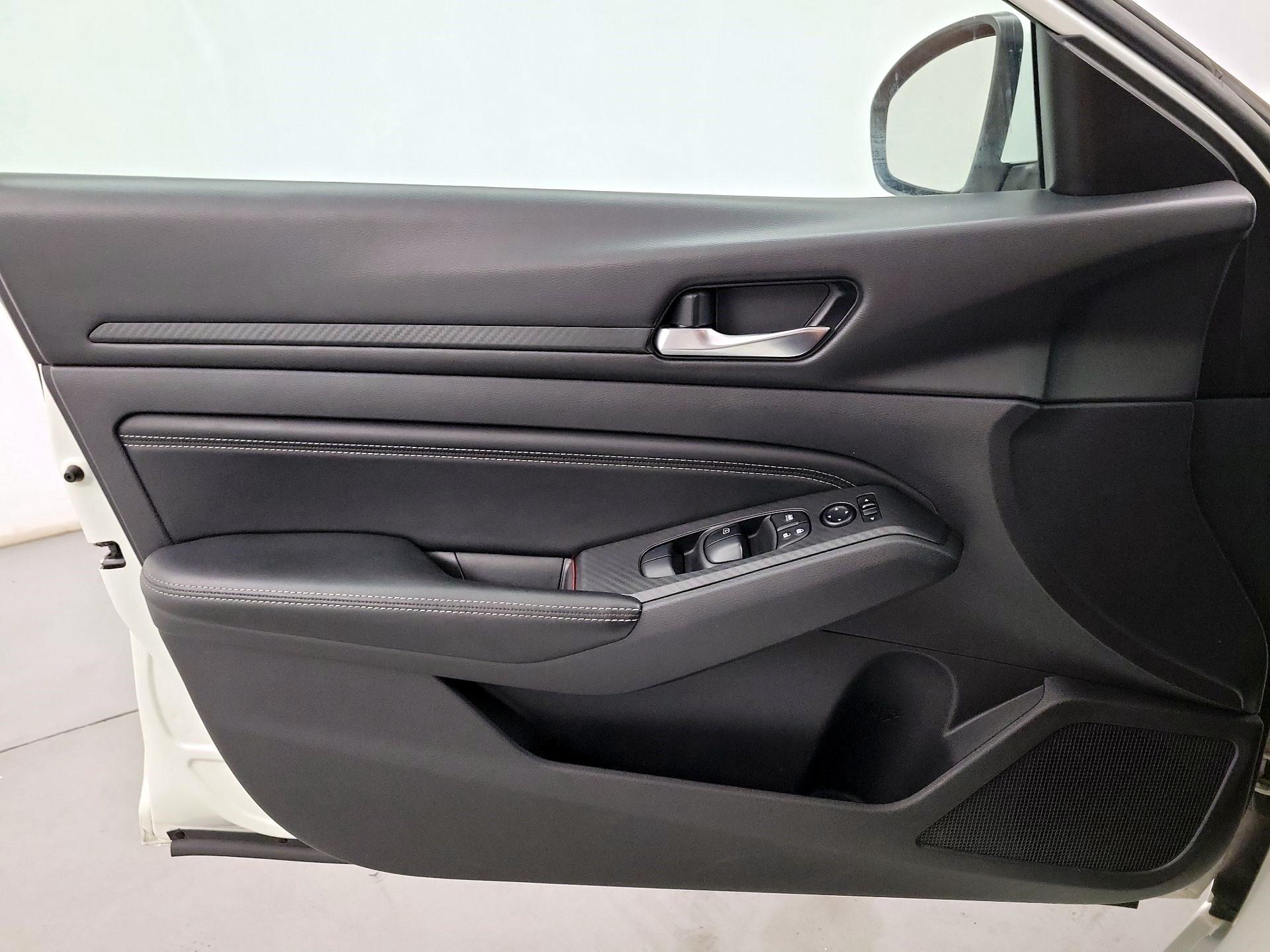 Thumbnail: 2019 Nissan Altima - 12
