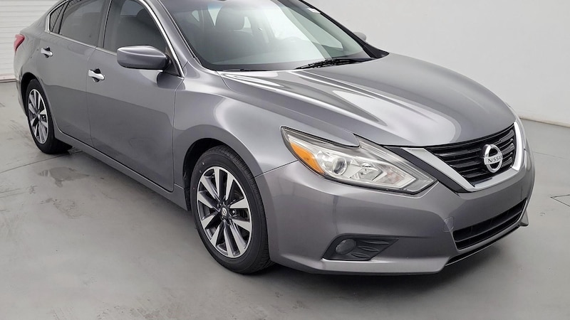 2017 Nissan Altima SV Hero Image