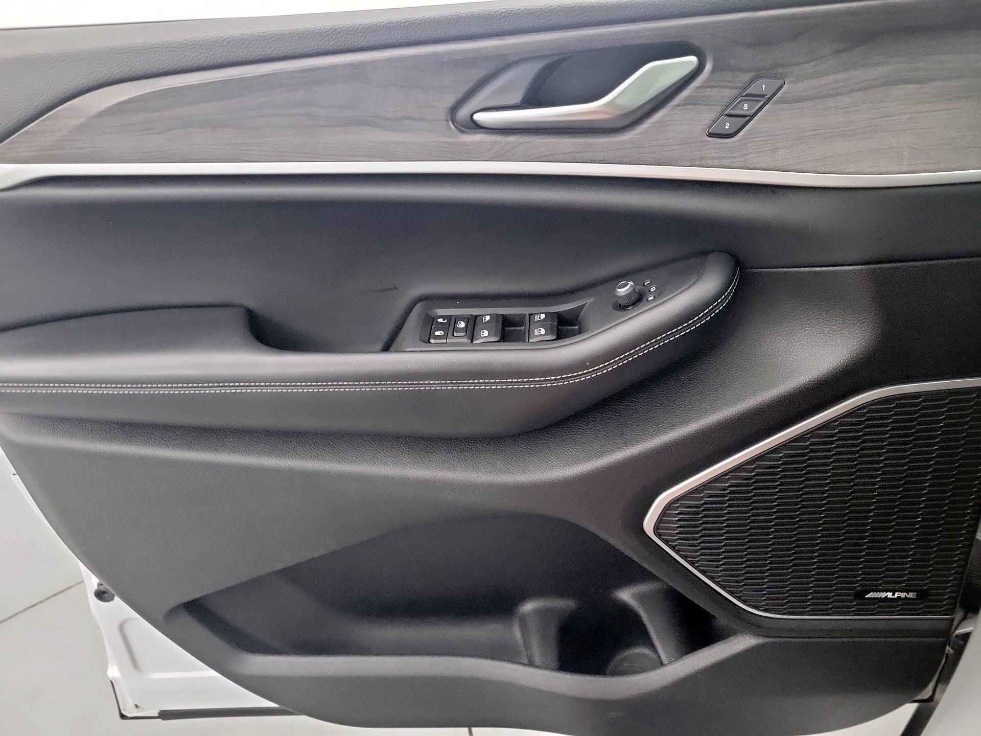 Thumbnail: 2022 Jeep Grand Cherokee - 12