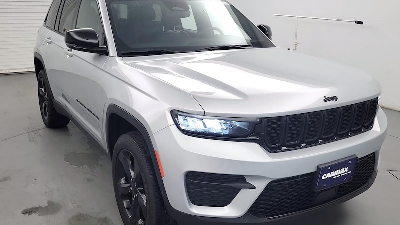 2022 Jeep Grand Cherokee Altitude Hero Image