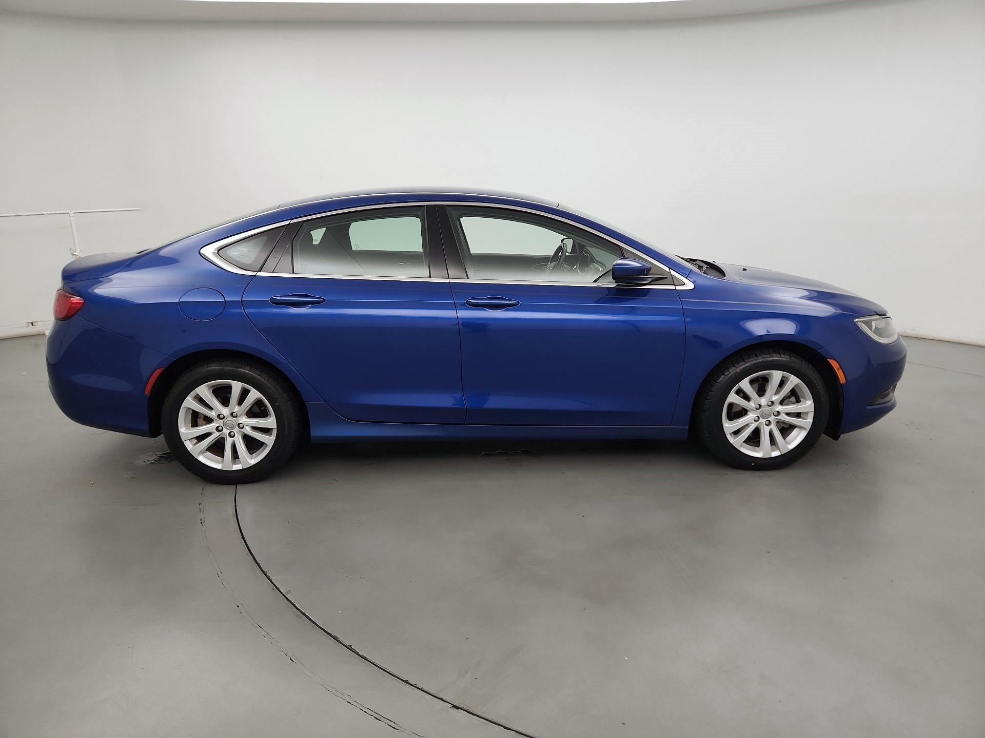 Thumbnail: 2017 Chrysler 200 - 4