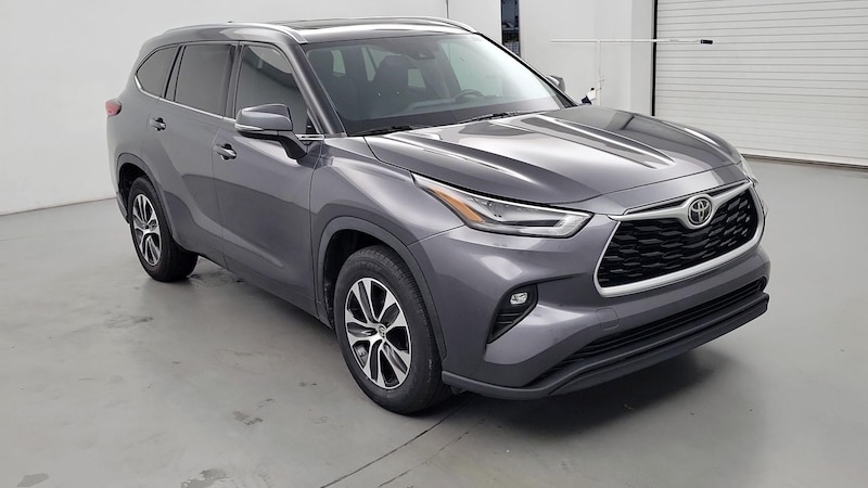 2021 Toyota Highlander XLE Hero Image