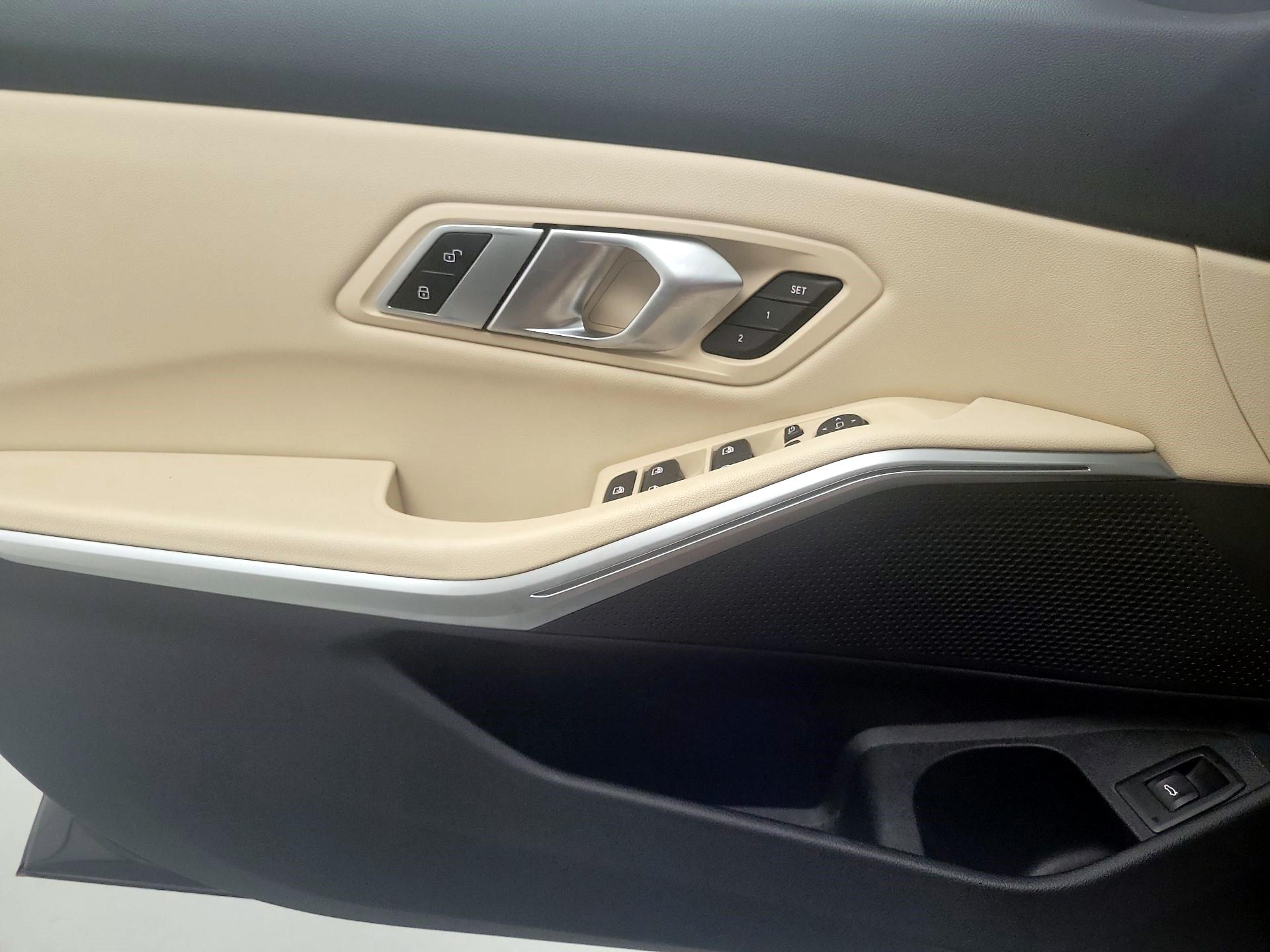 Thumbnail: 2021 BMW 3 Series - 10