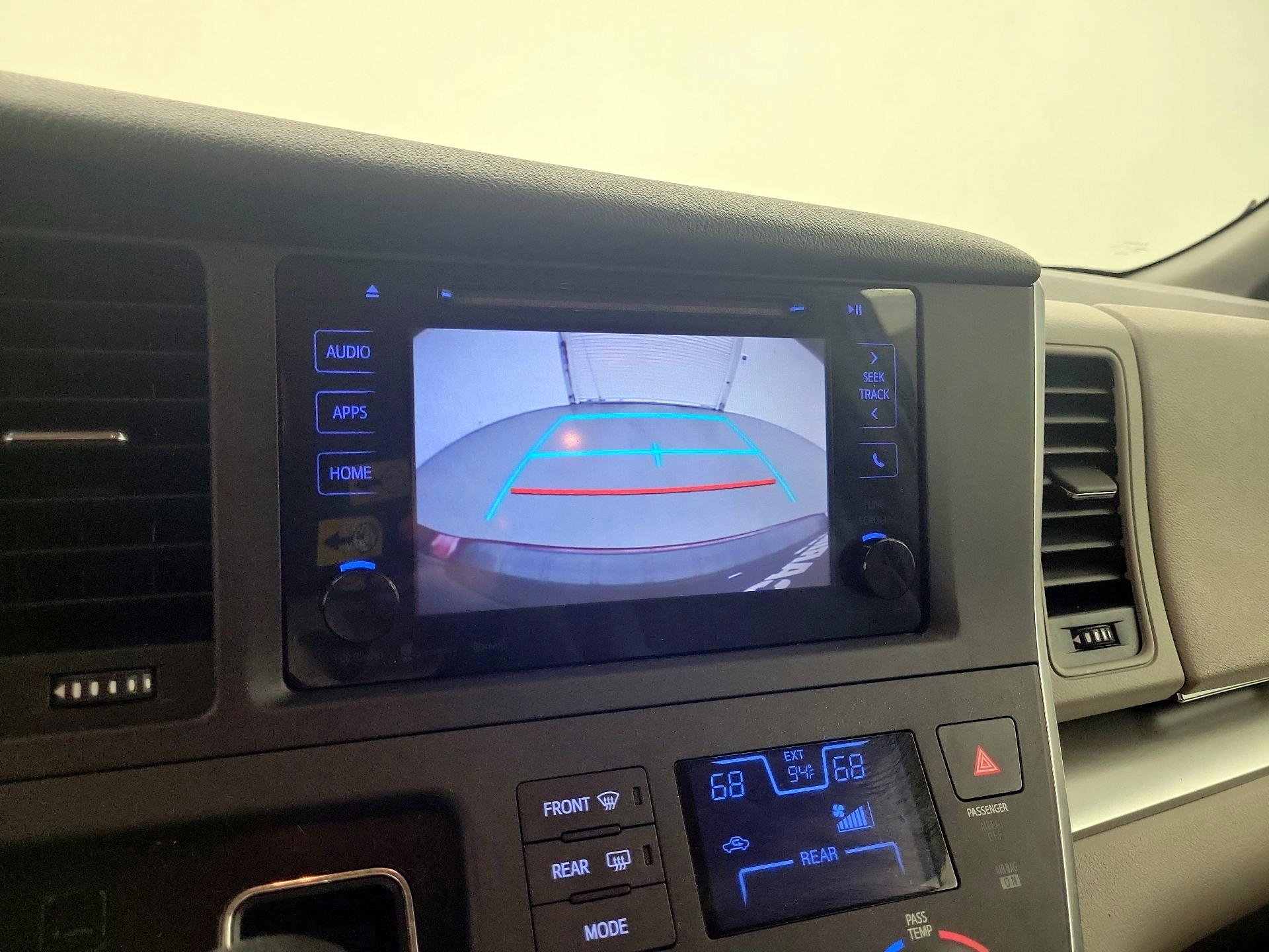 Thumbnail: 2016 Toyota Sienna - 12