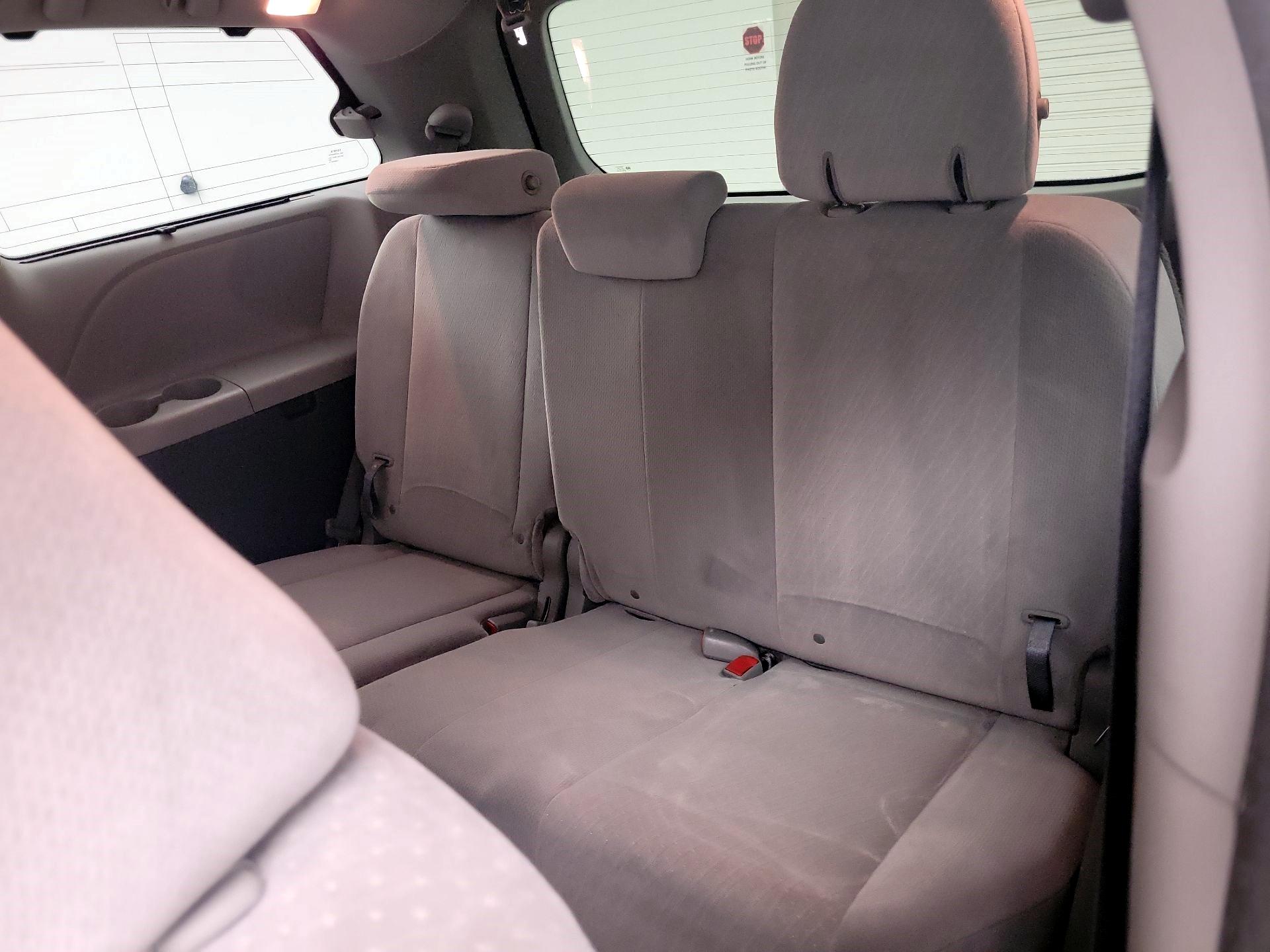 Thumbnail: 2016 Toyota Sienna - 18