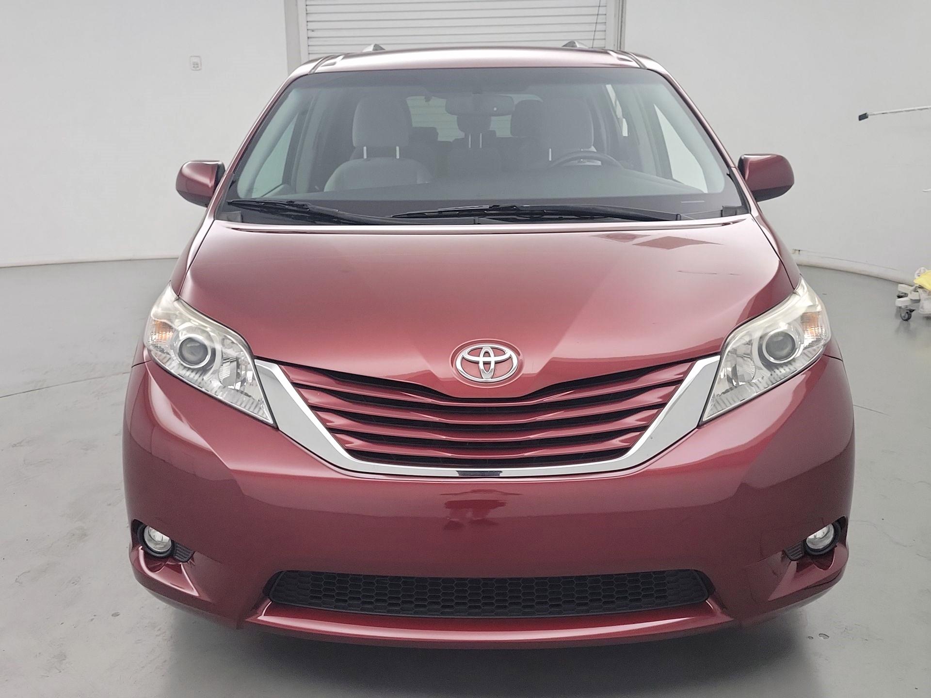 Thumbnail: 2016 Toyota Sienna - 2
