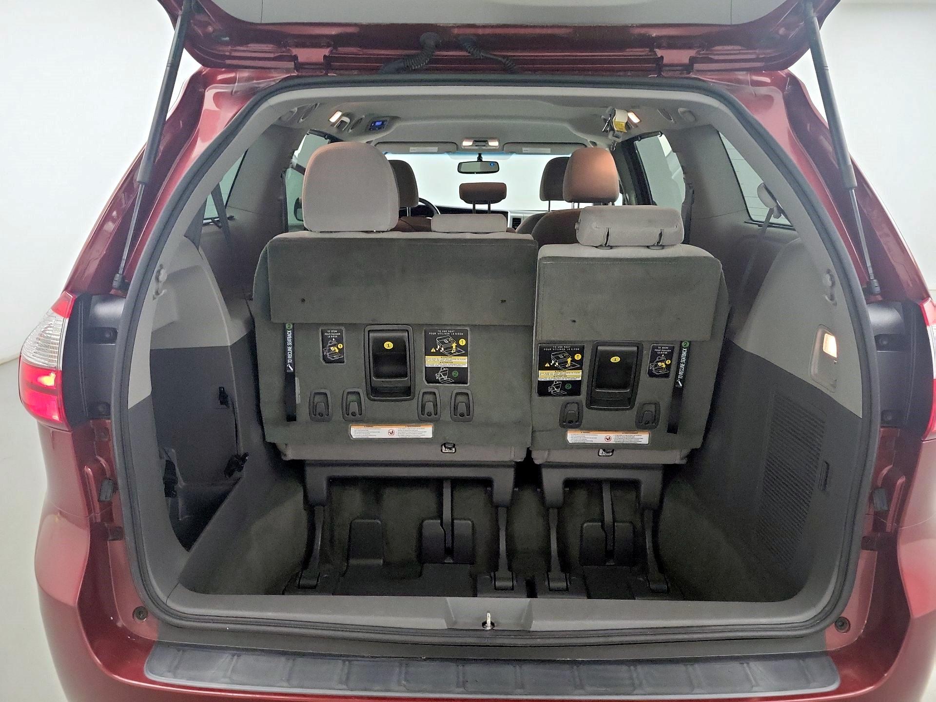 Thumbnail: 2016 Toyota Sienna - 19