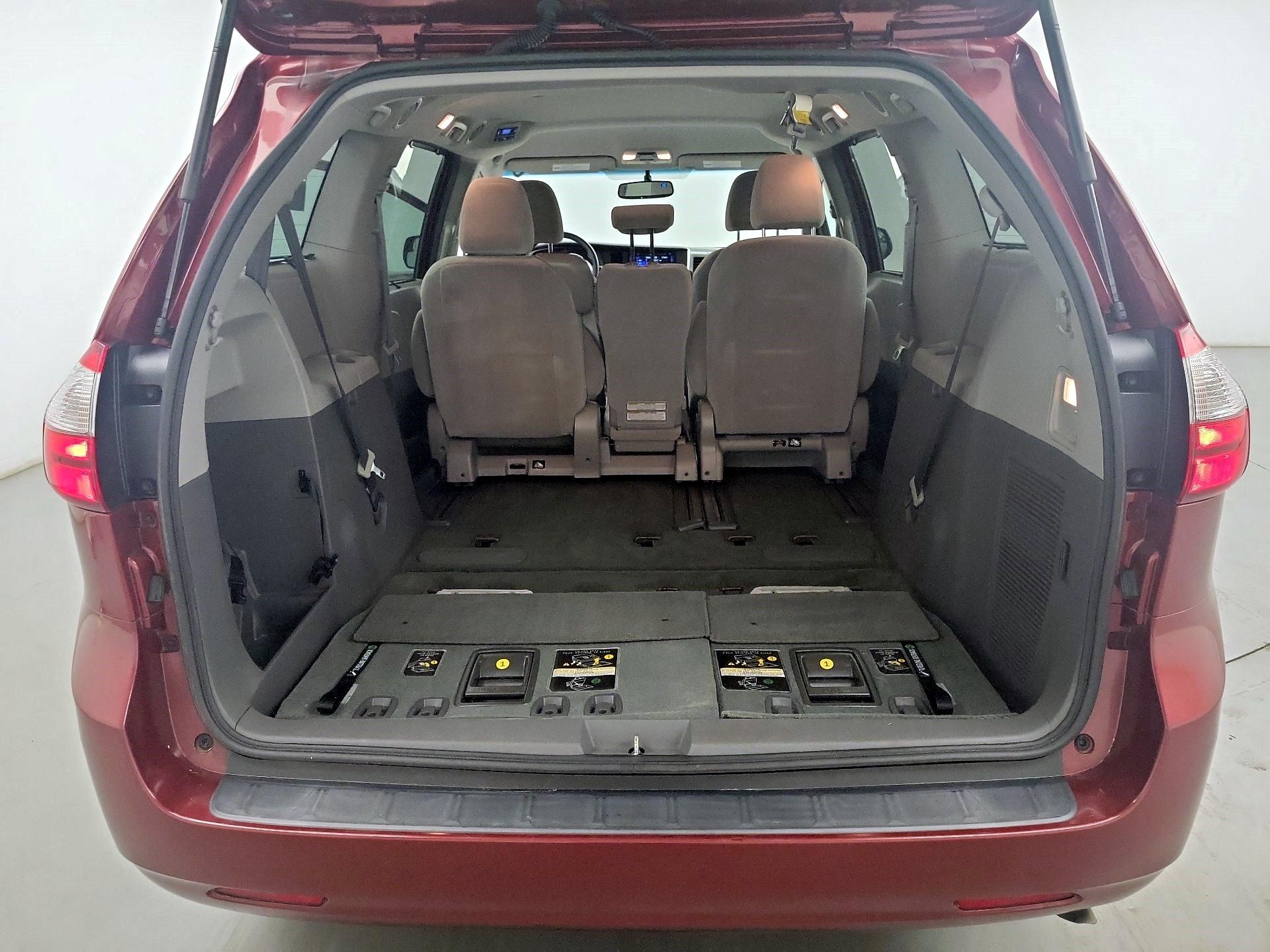 Thumbnail: 2016 Toyota Sienna - 20