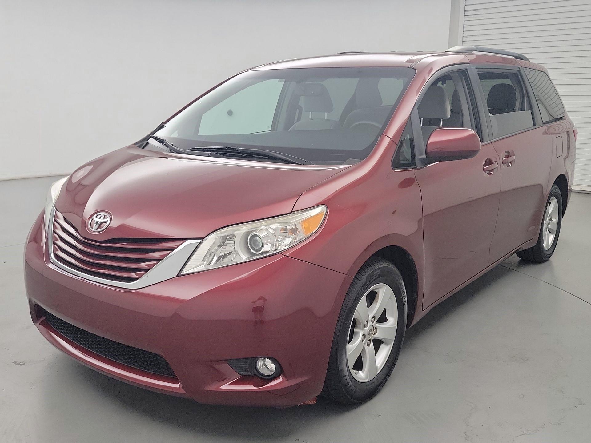 Thumbnail: 2016 Toyota Sienna - 3
