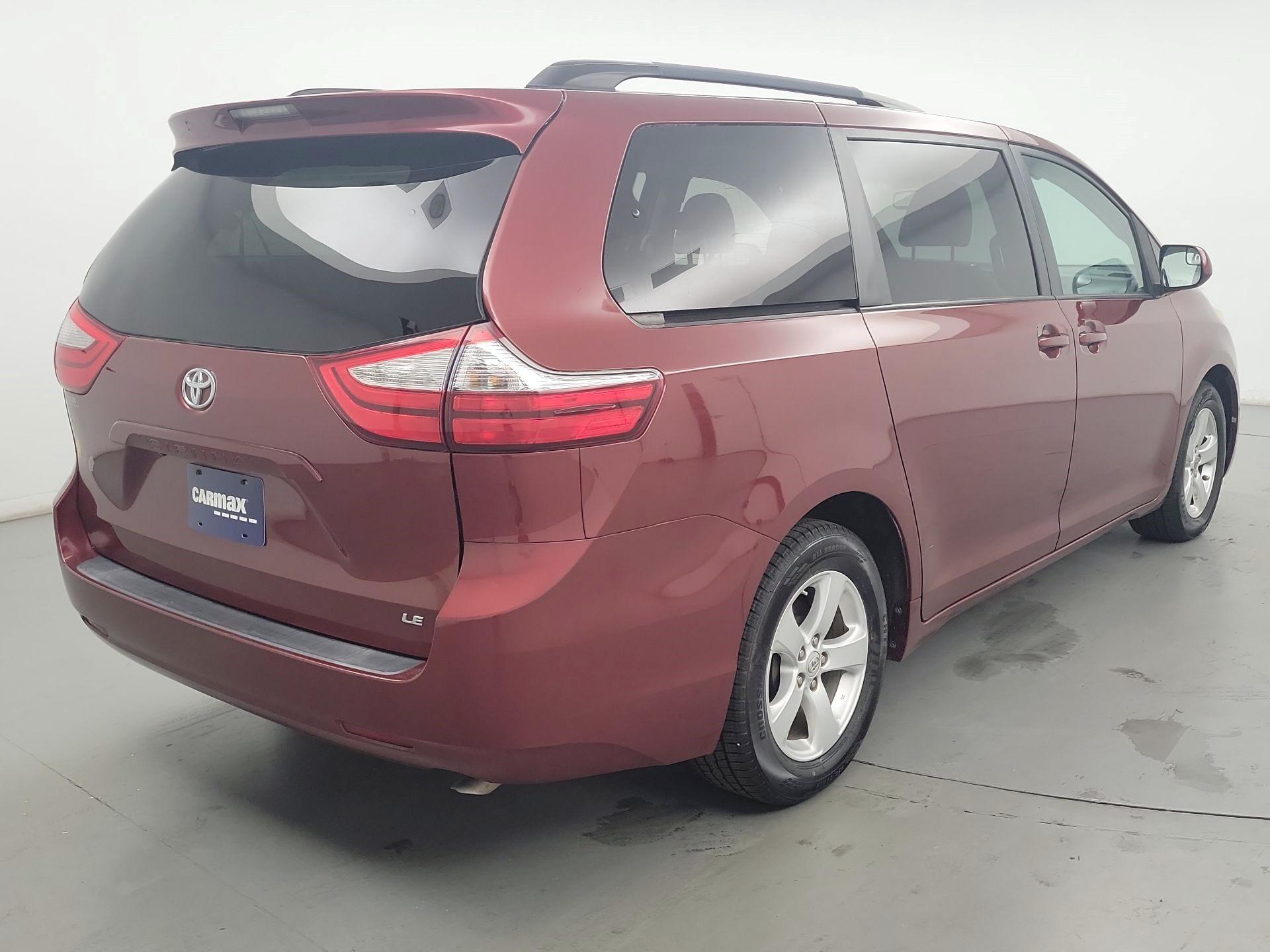 Thumbnail: 2016 Toyota Sienna - 5