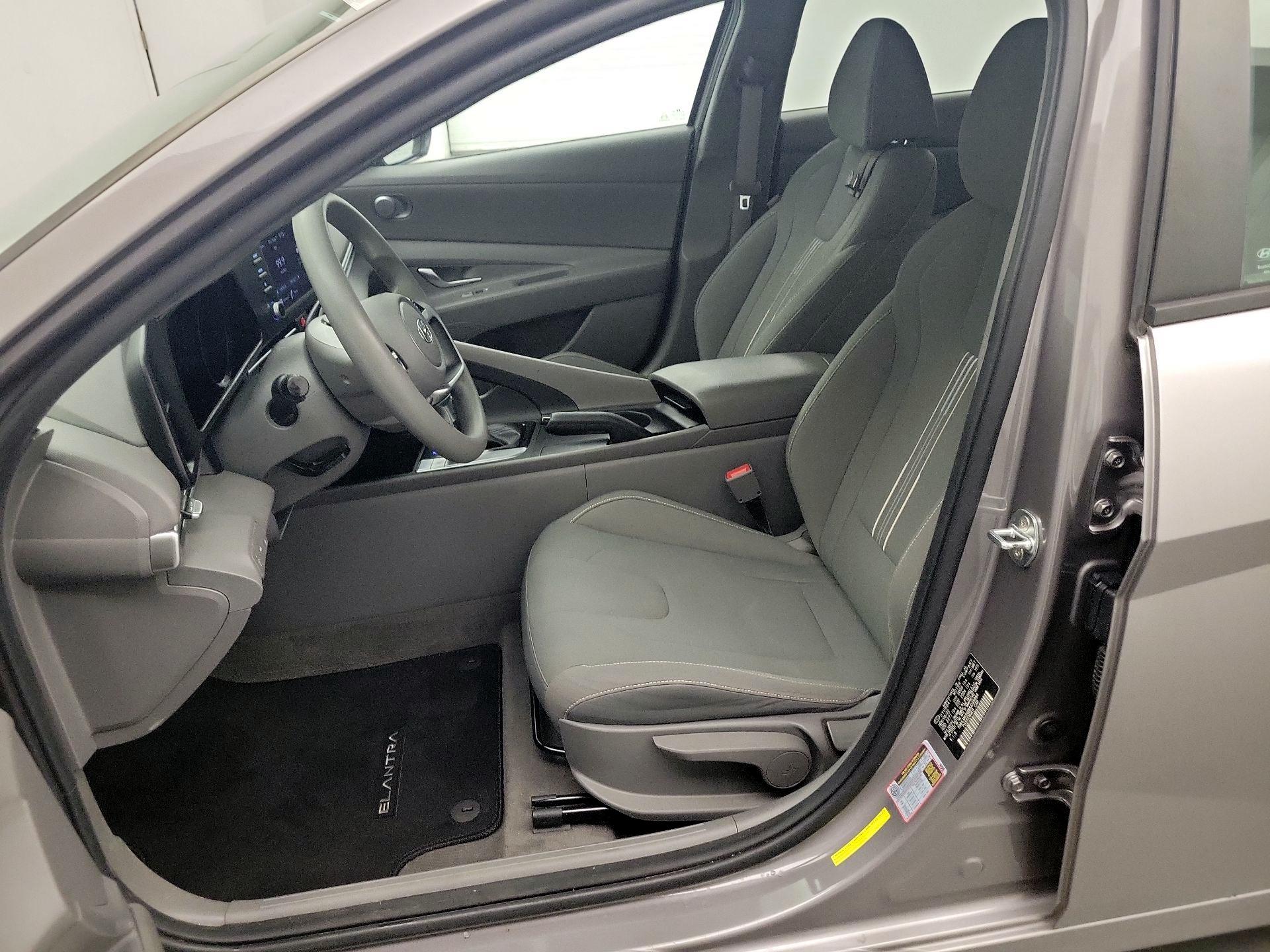 Thumbnail: 2021 Hyundai Elantra - 11
