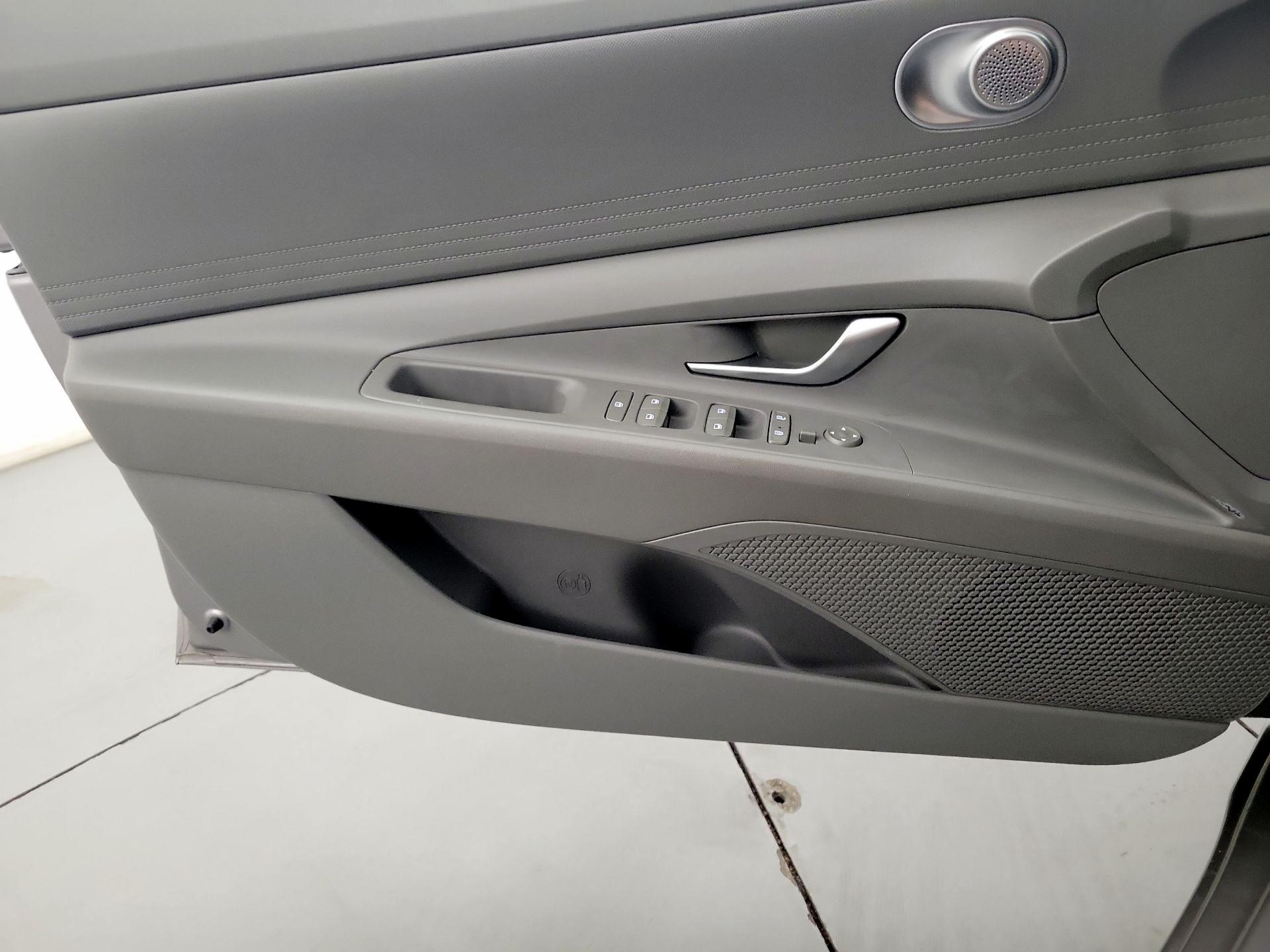 Thumbnail: 2021 Hyundai Elantra - 12