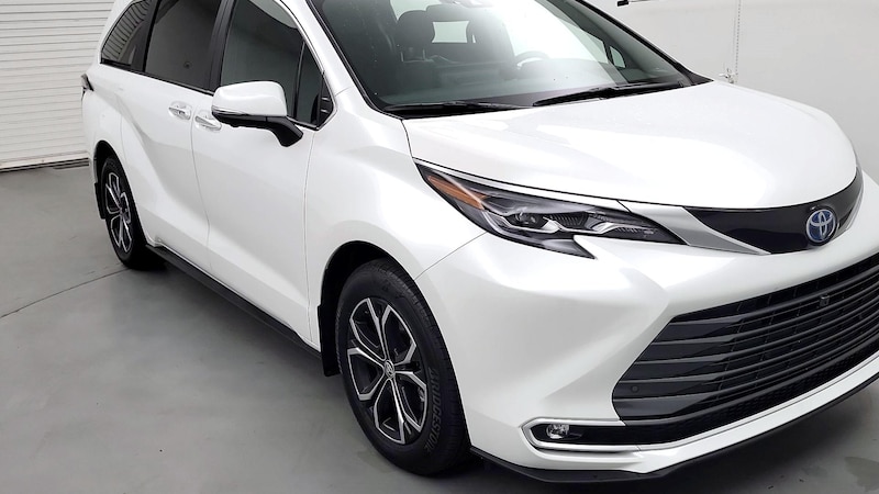 2025 Toyota Sienna Platinum Hero Image