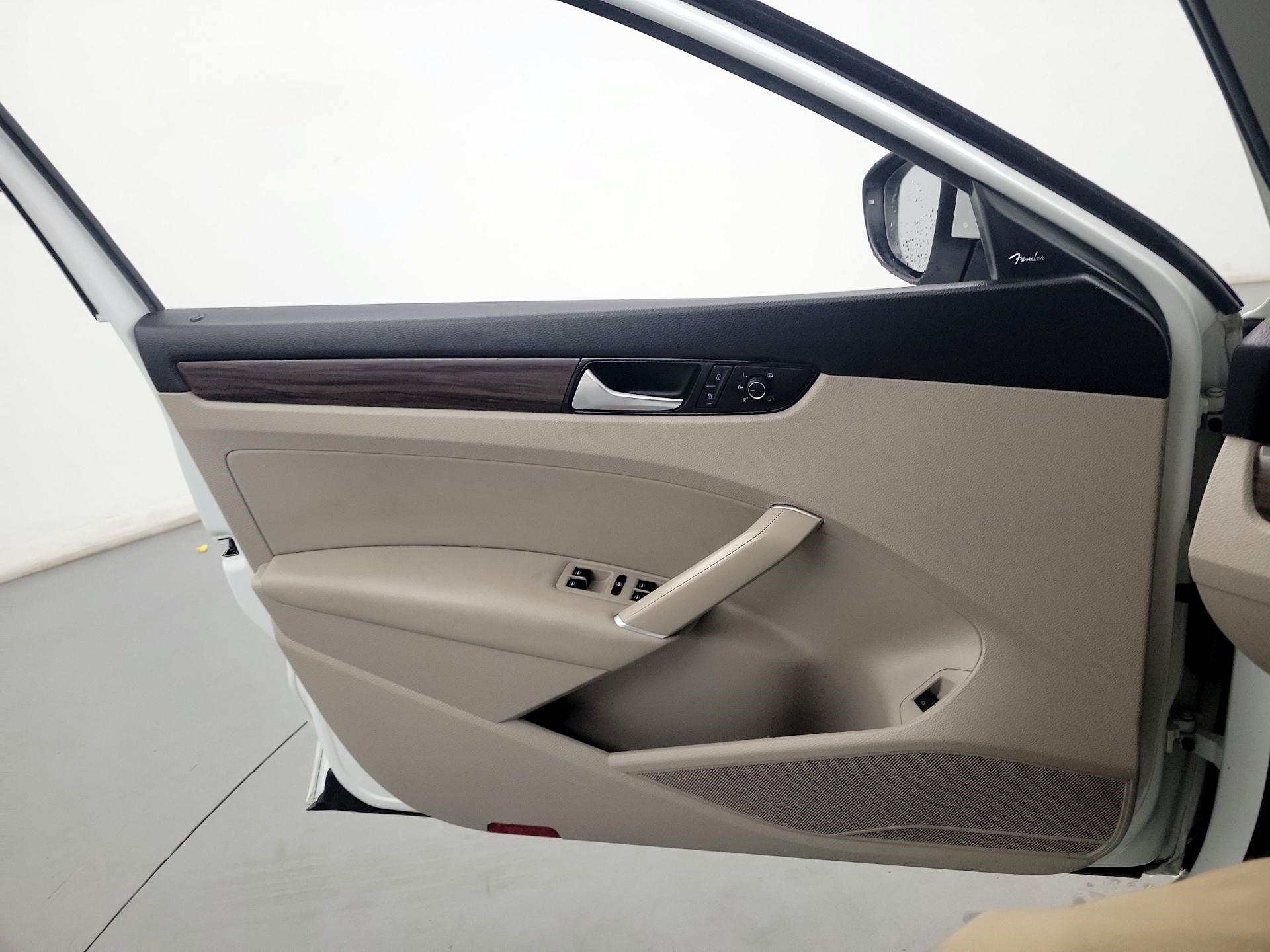 Thumbnail: 2020 Volkswagen Passat - 10