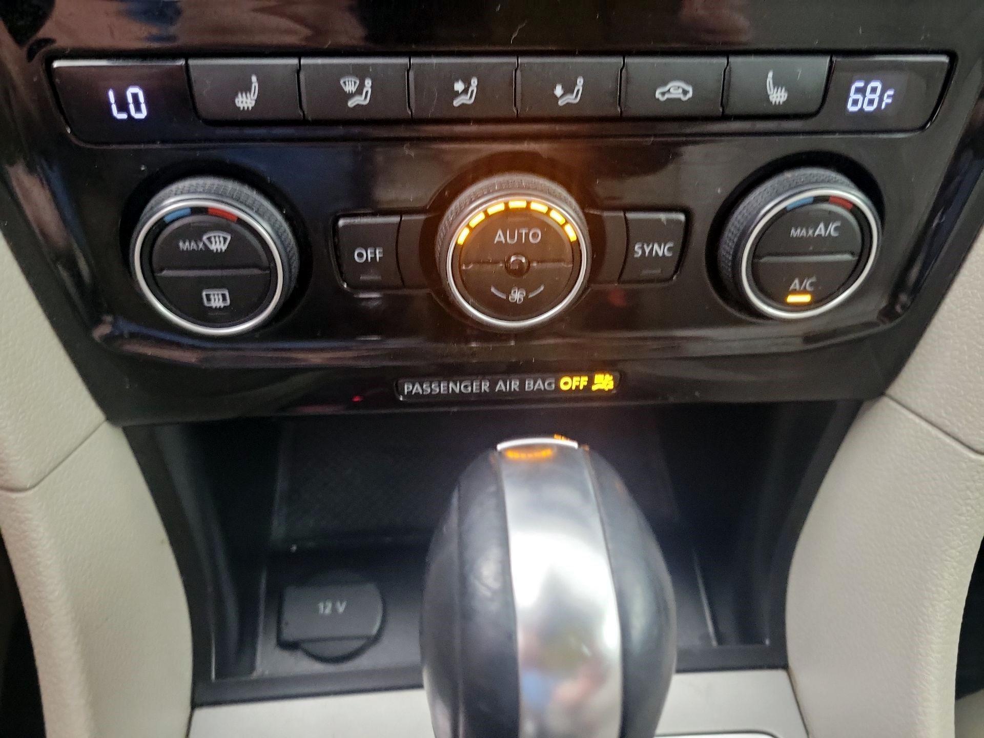 Thumbnail: 2020 Volkswagen Passat - 15
