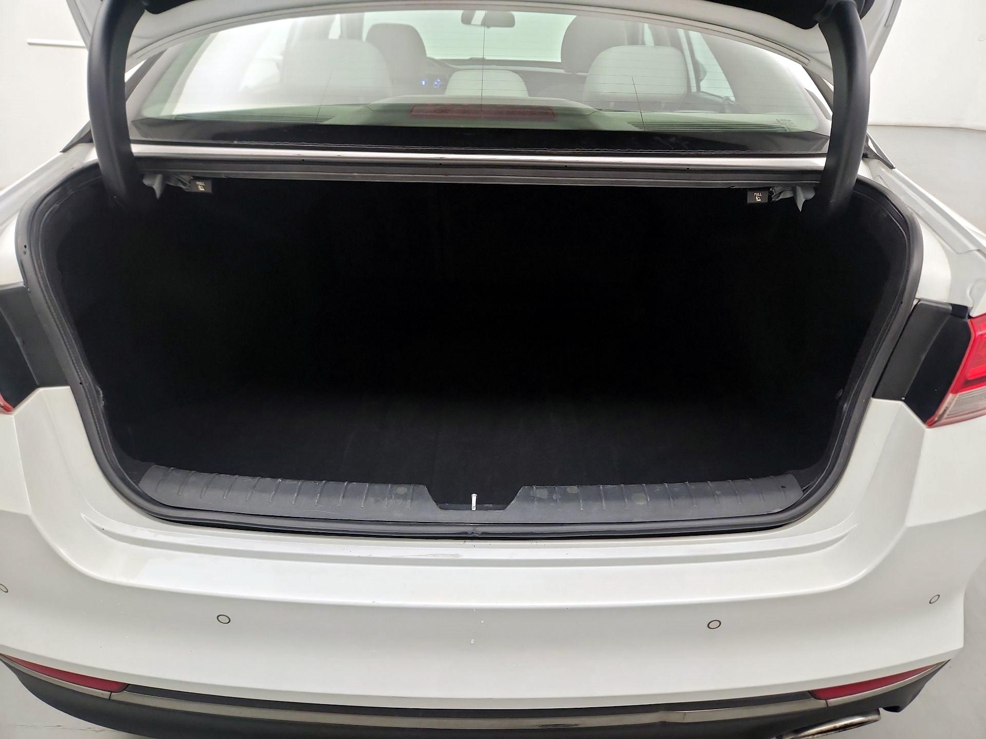 Thumbnail: 2018 Kia Optima - 18
