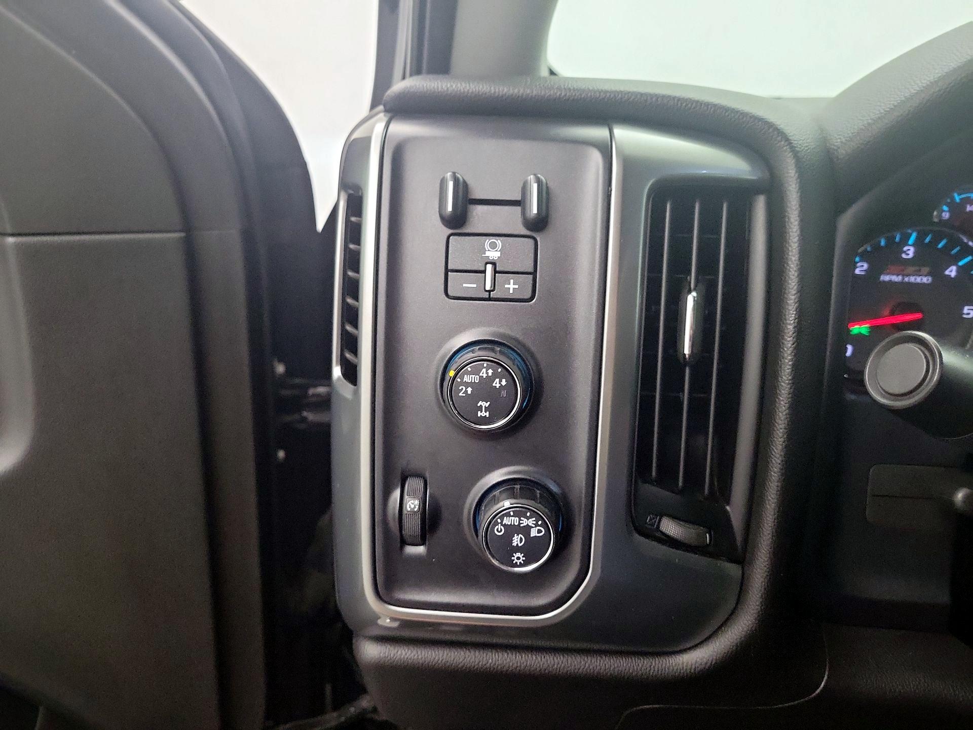 Thumbnail: 2016 Chevrolet Silverado 1500 - 13