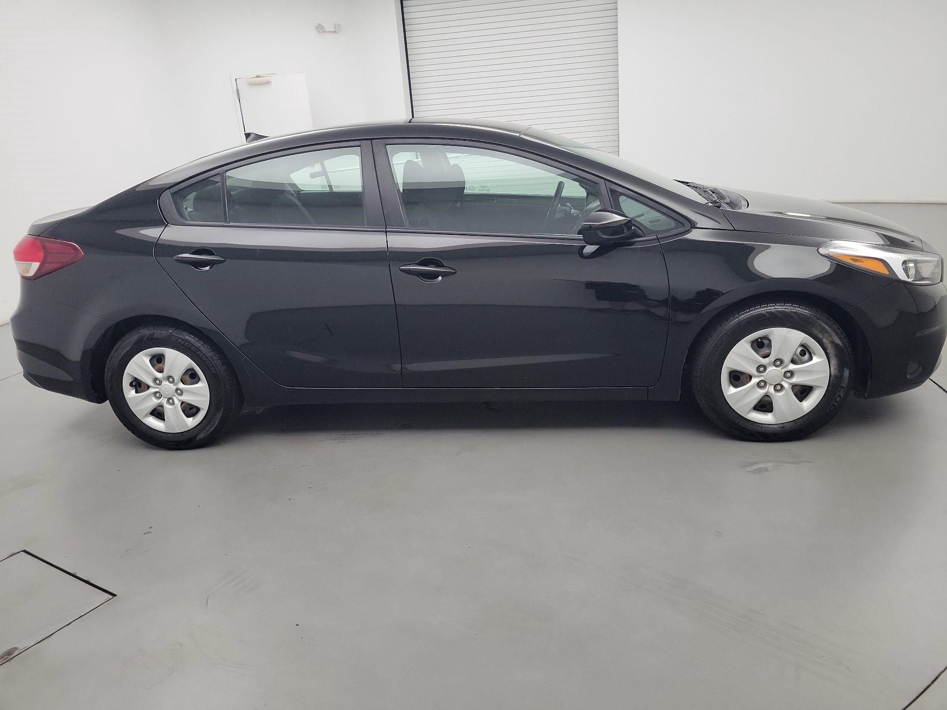 Thumbnail: 2017 Kia Forte - 4