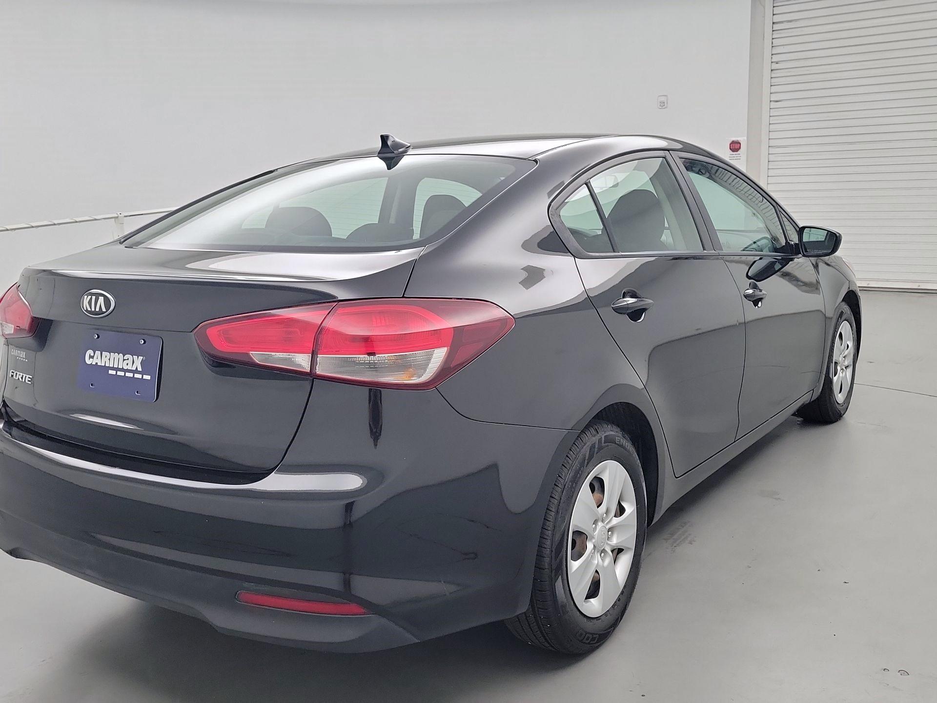 Thumbnail: 2017 Kia Forte - 5