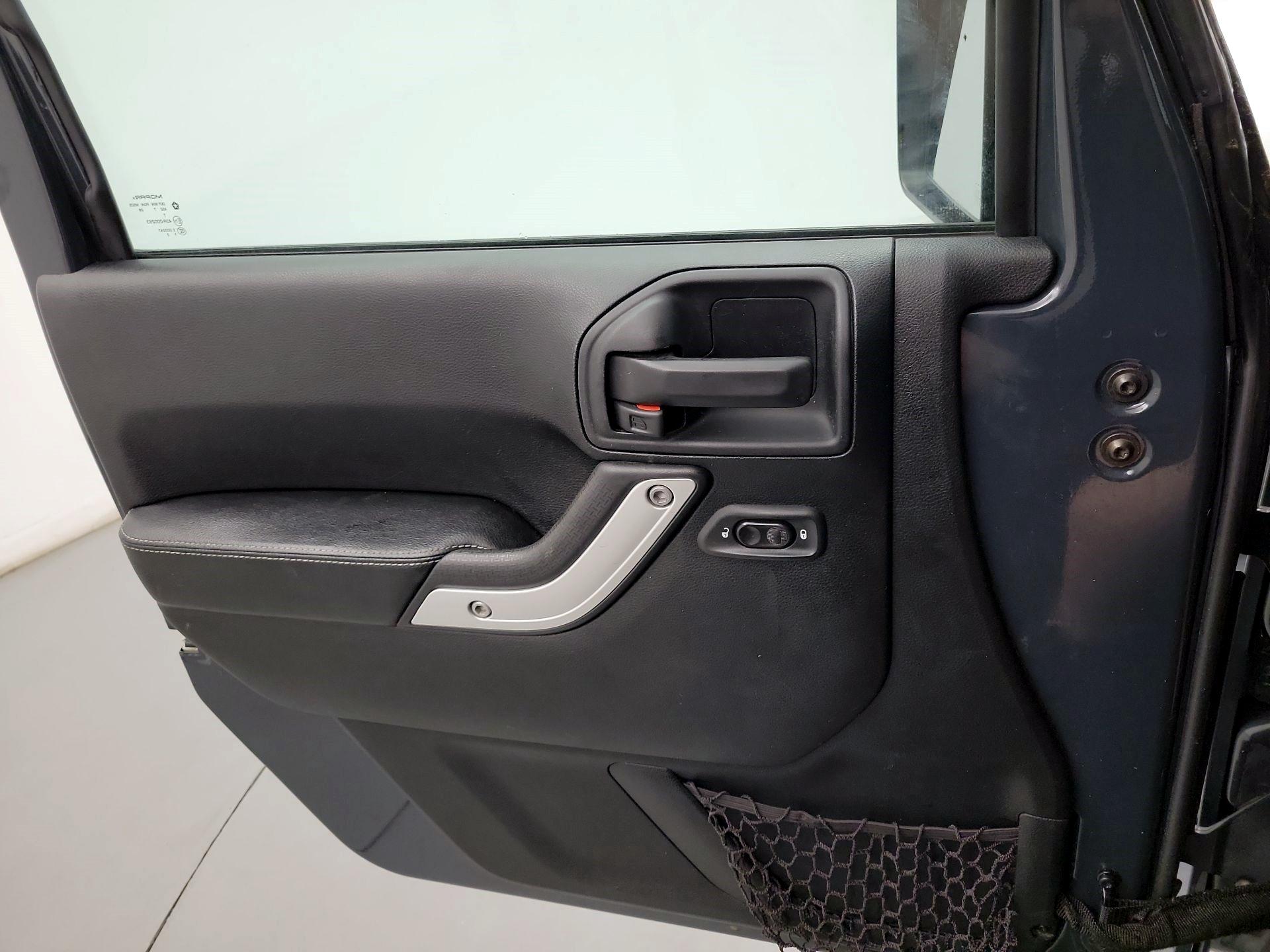 Thumbnail: 2017 Jeep Wrangler - 10