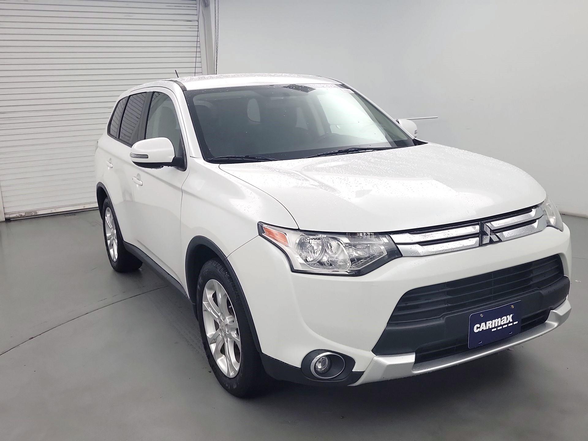 Thumbnail: 2015 Mitsubishi Outlander - 1