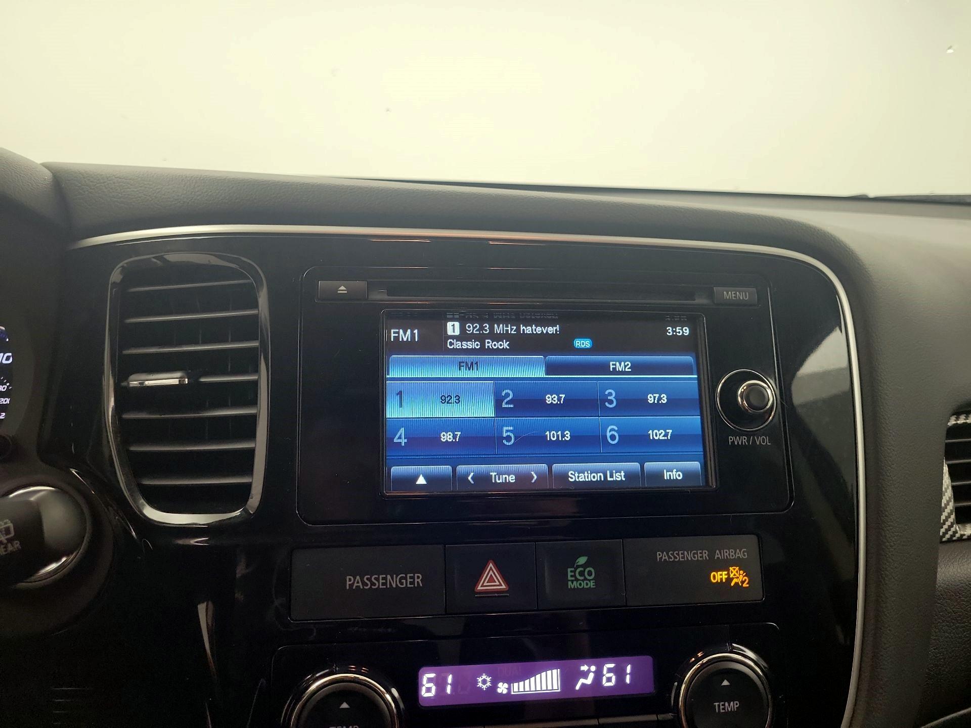 Thumbnail: 2015 Mitsubishi Outlander - 13