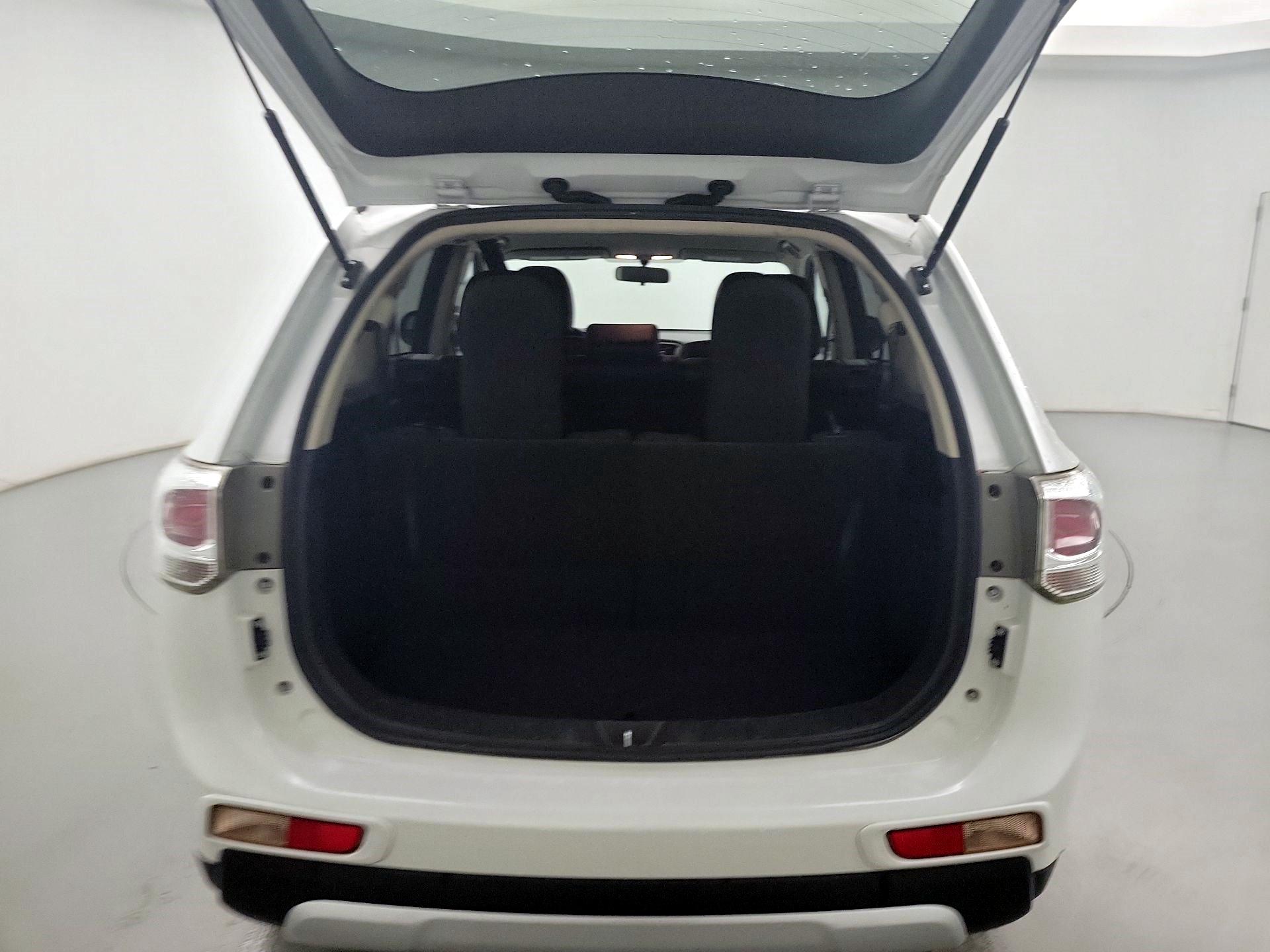 Thumbnail: 2015 Mitsubishi Outlander - 18