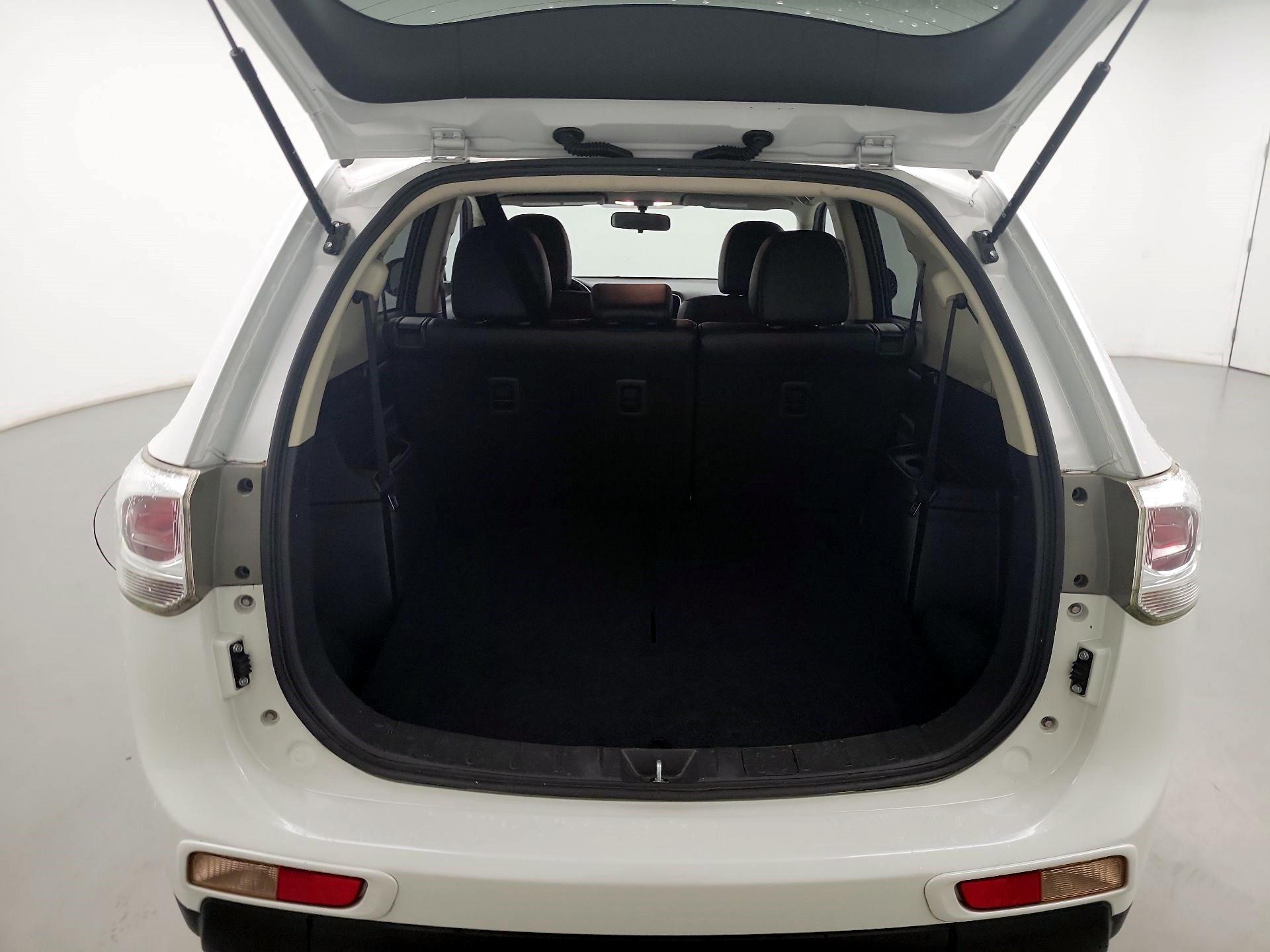 Thumbnail: 2015 Mitsubishi Outlander - 19
