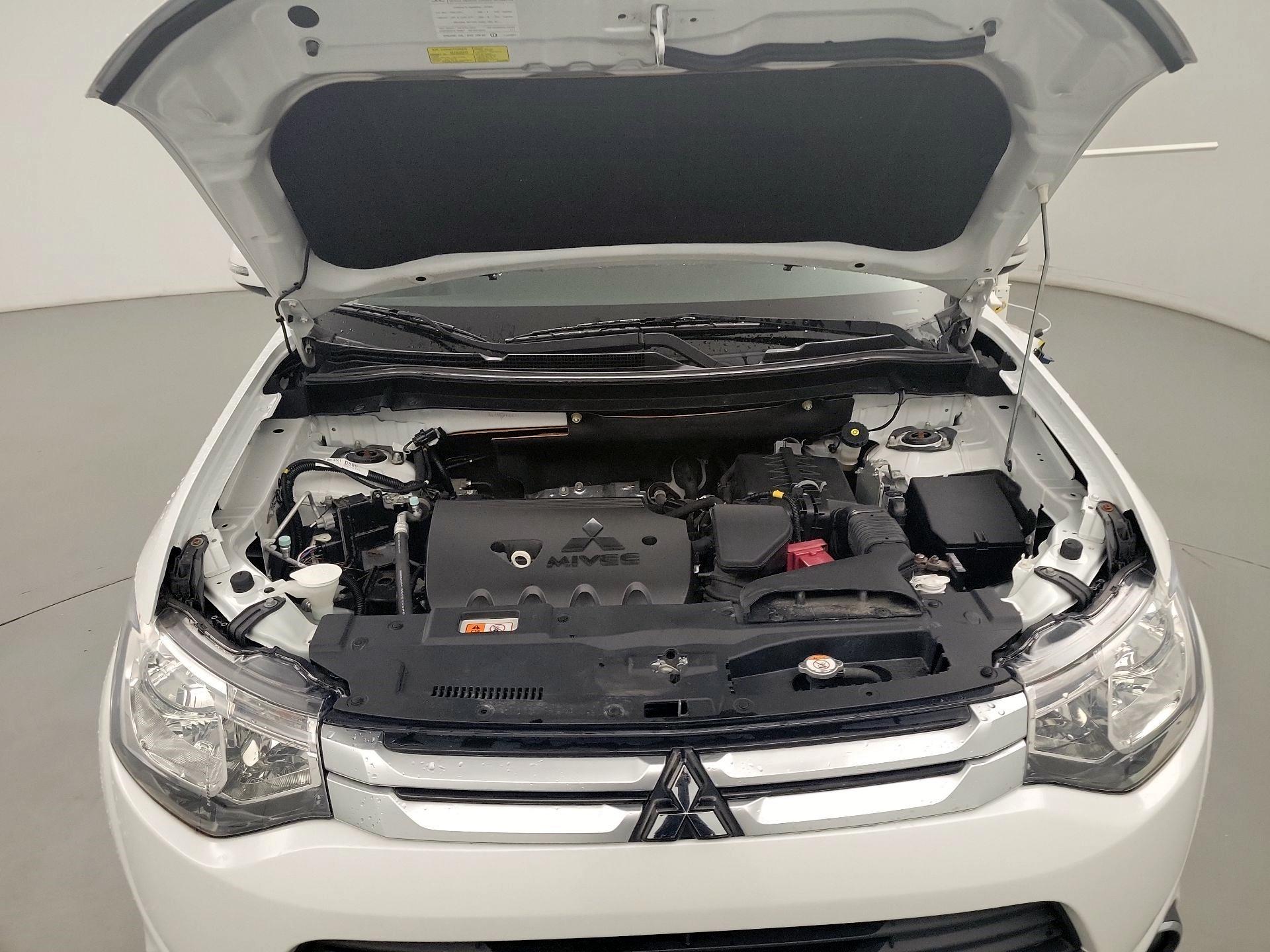 Thumbnail: 2015 Mitsubishi Outlander - 20