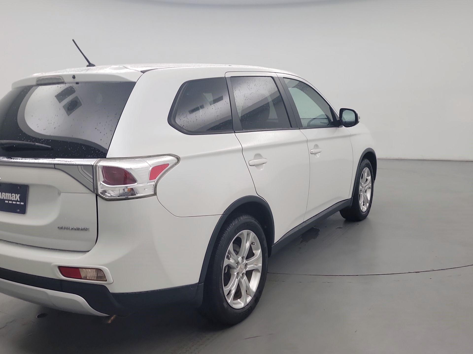 Thumbnail: 2015 Mitsubishi Outlander - 5