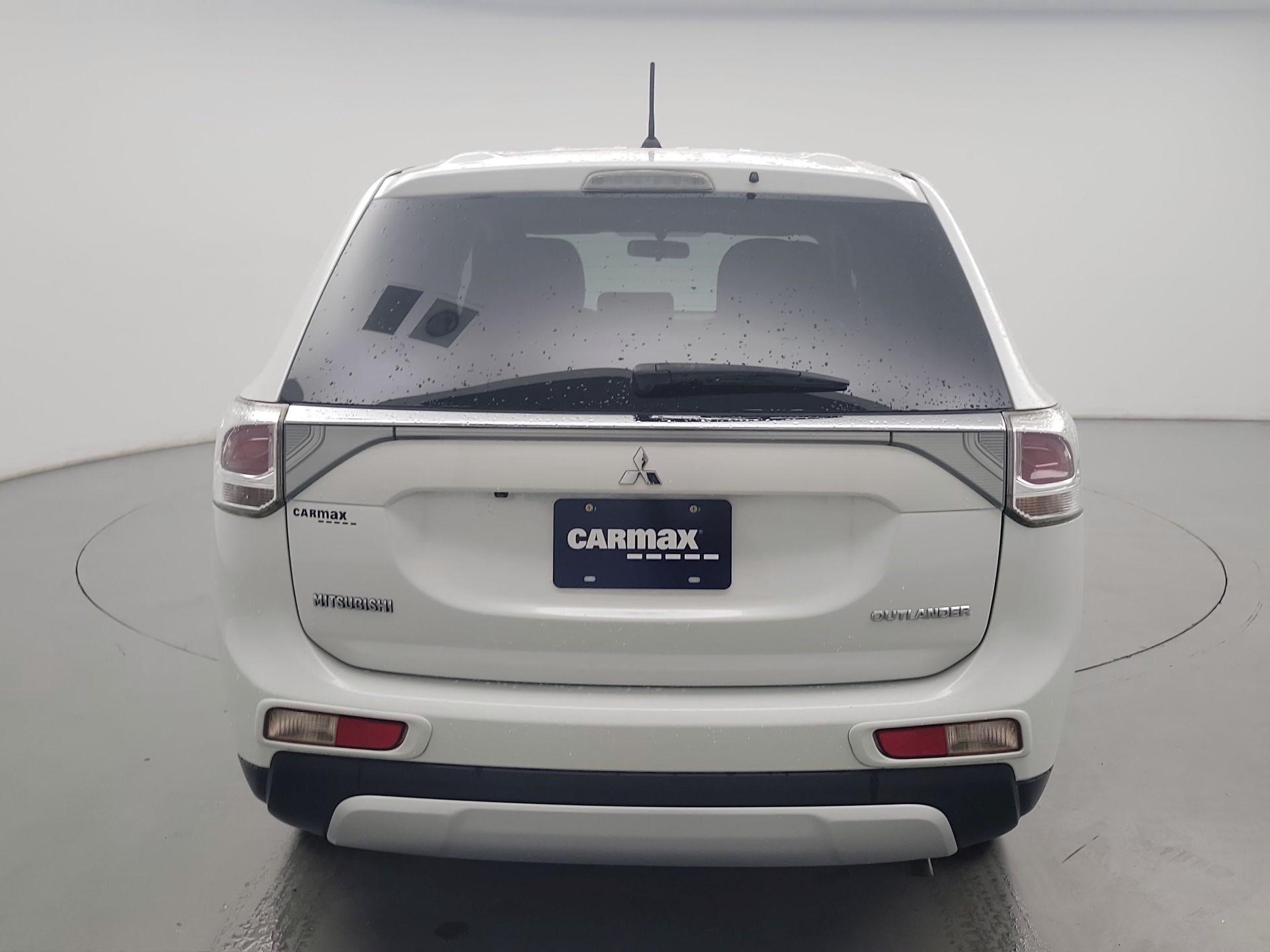 Thumbnail: 2015 Mitsubishi Outlander - 6