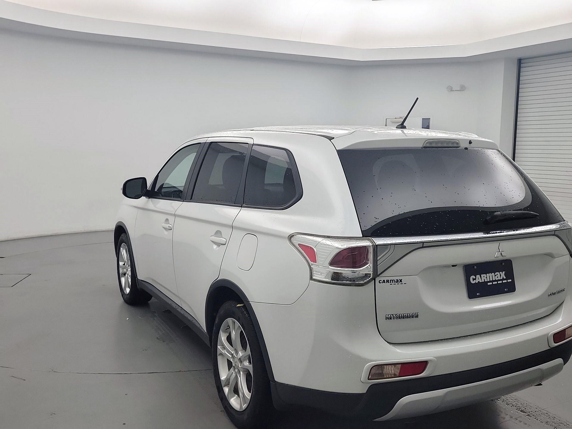 Thumbnail: 2015 Mitsubishi Outlander - 7