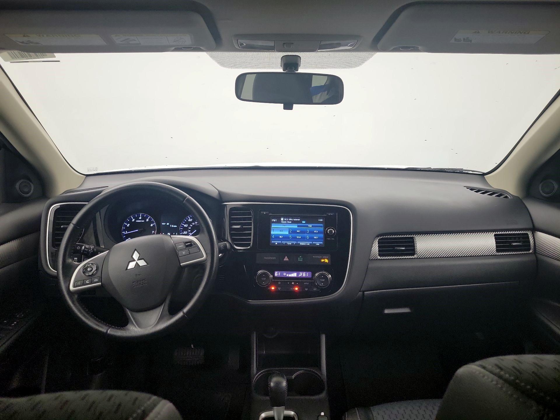Thumbnail: 2015 Mitsubishi Outlander - 8