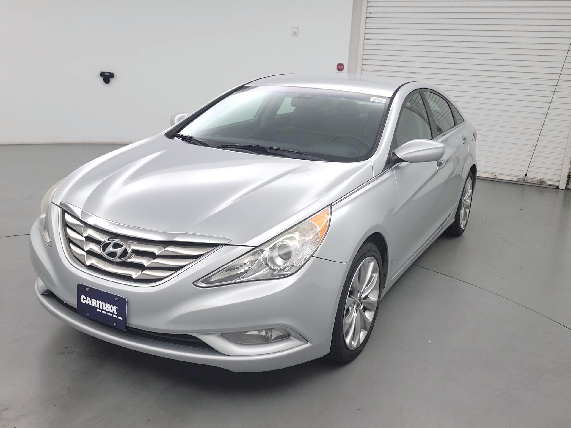 Thumbnail: 2013 Hyundai Sonata - 3