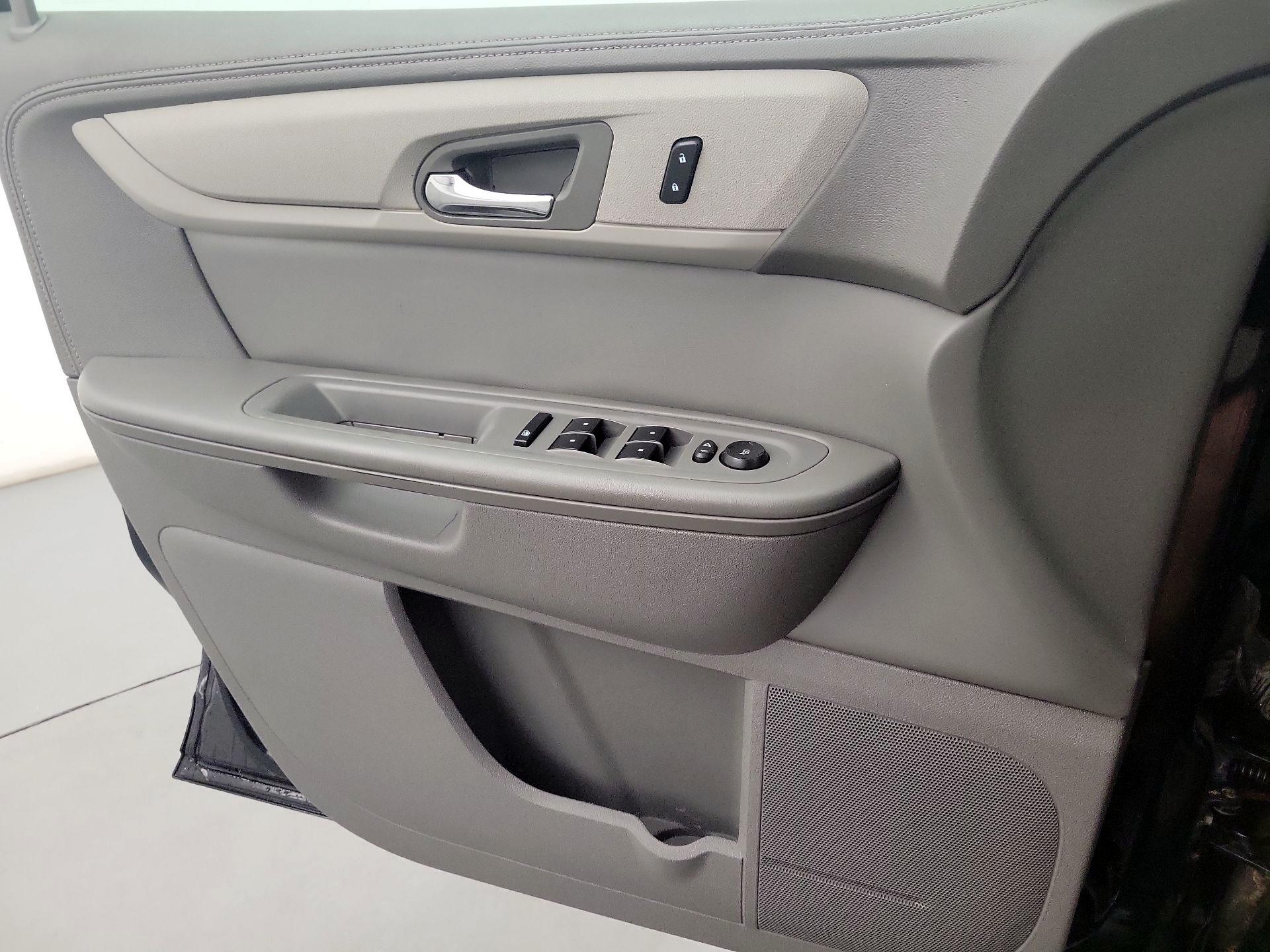 Thumbnail: 2015 Chevrolet Traverse - 12
