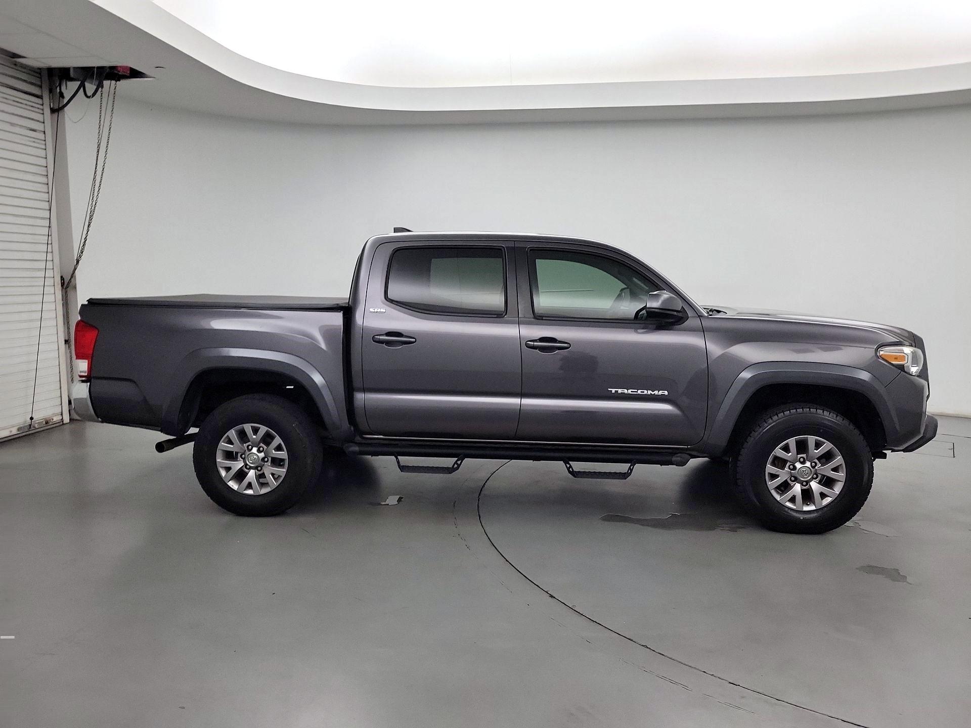 Thumbnail: 2017 Toyota Tacoma - 4