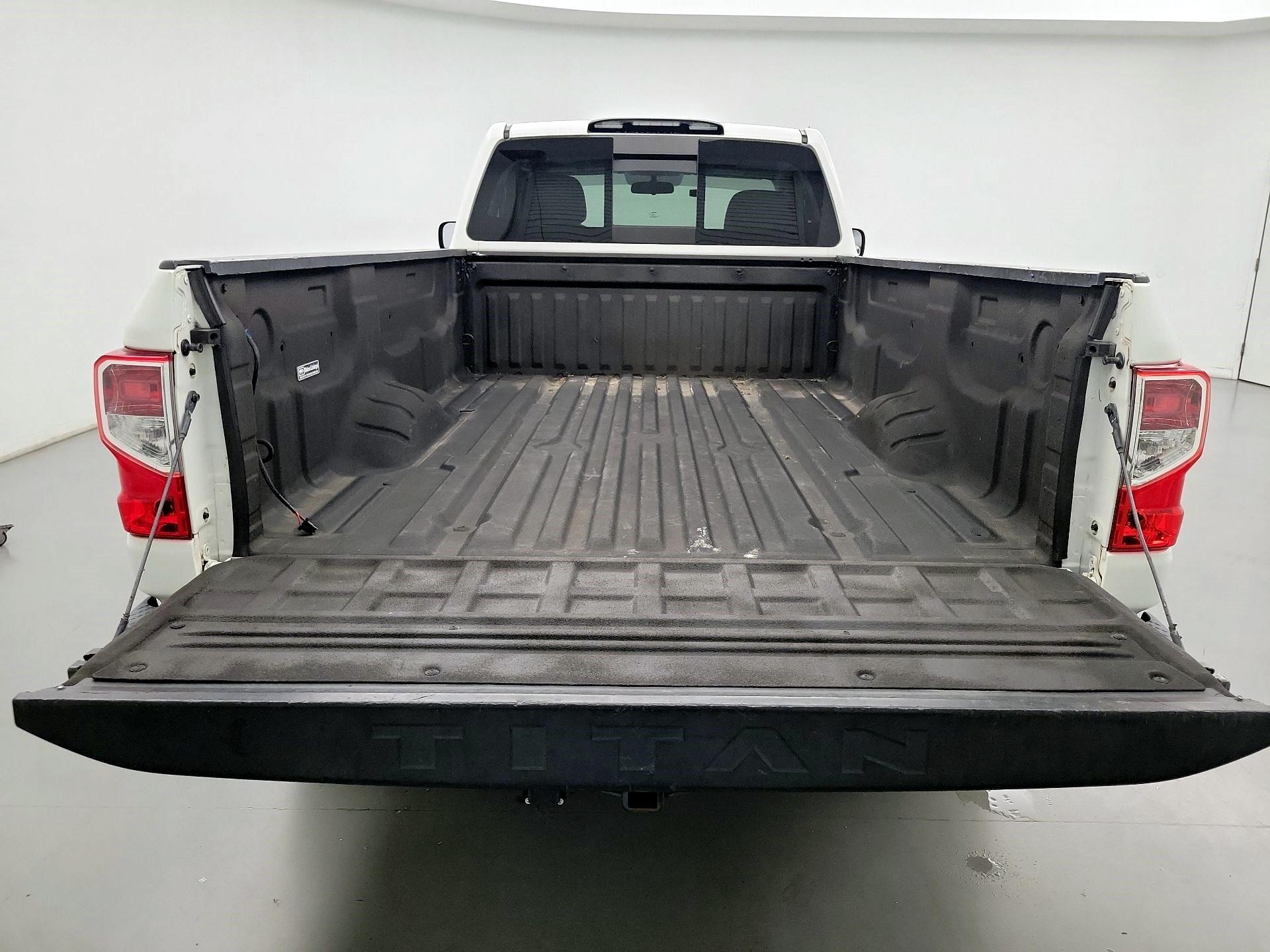 Thumbnail: 2018 Nissan Titan - 17
