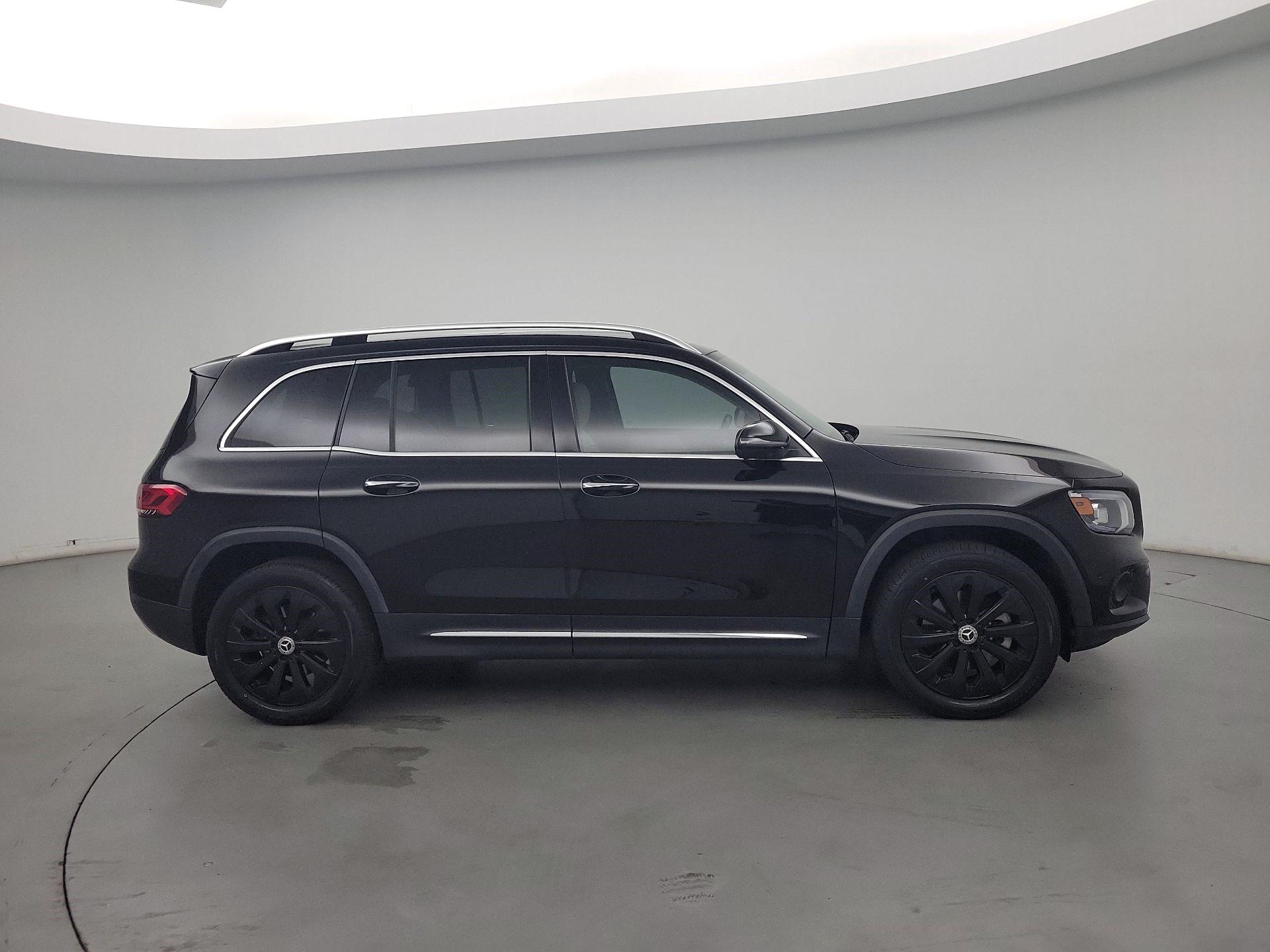 Thumbnail: 2023 Mercedes-Benz GLB - 4