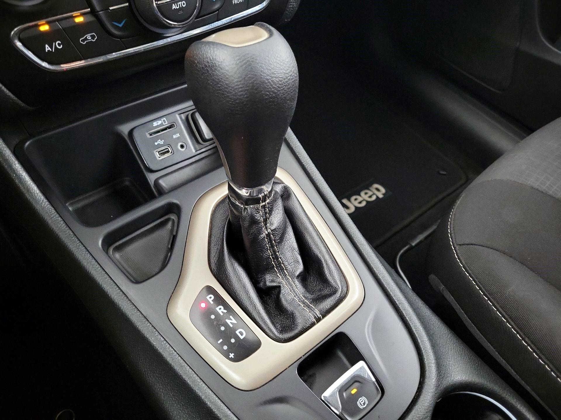 Thumbnail: 2015 Jeep Cherokee - 15