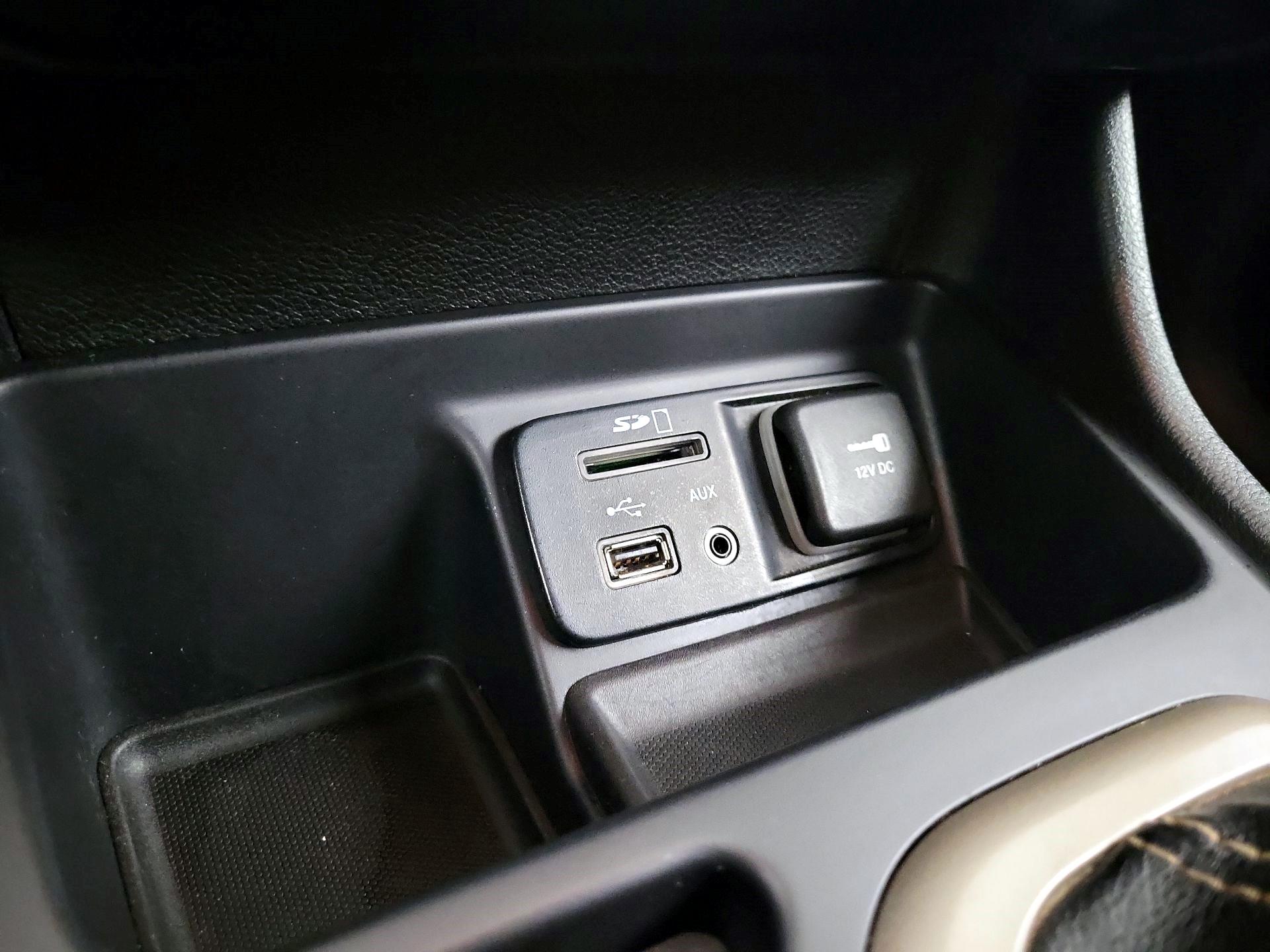 Thumbnail: 2015 Jeep Cherokee - 16