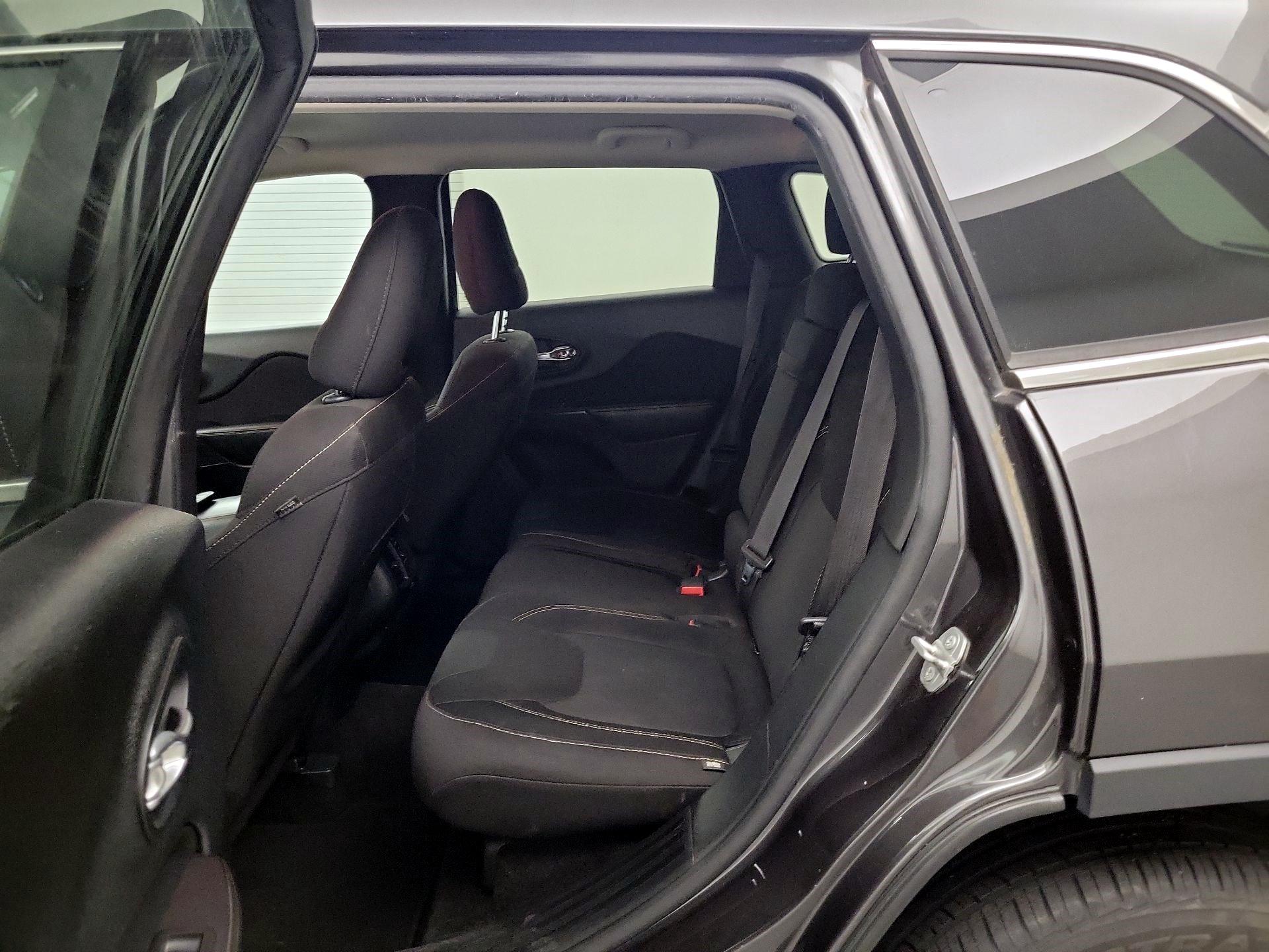 Thumbnail: 2015 Jeep Cherokee - 17