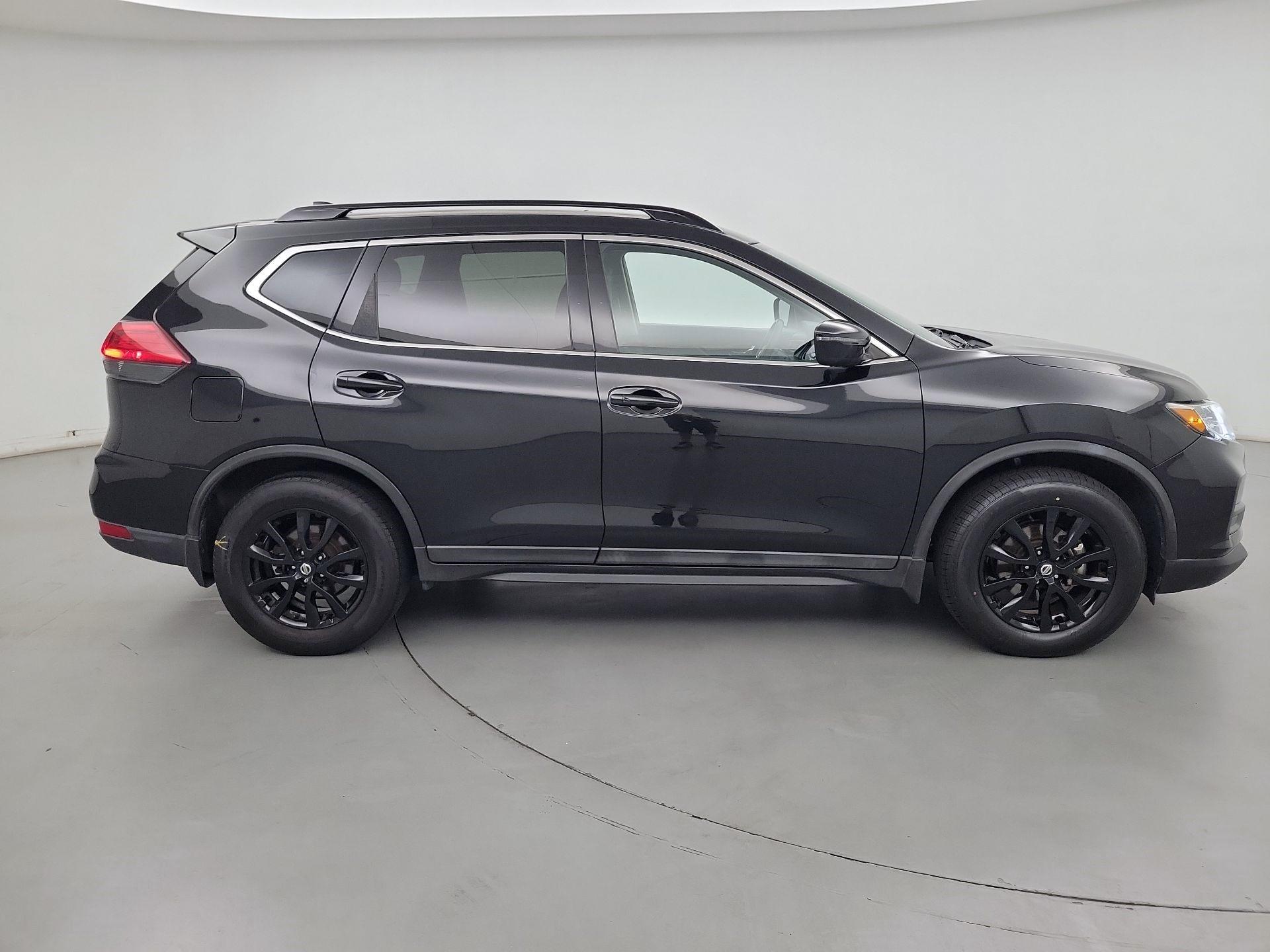 Thumbnail: 2017 Nissan Rogue - 4