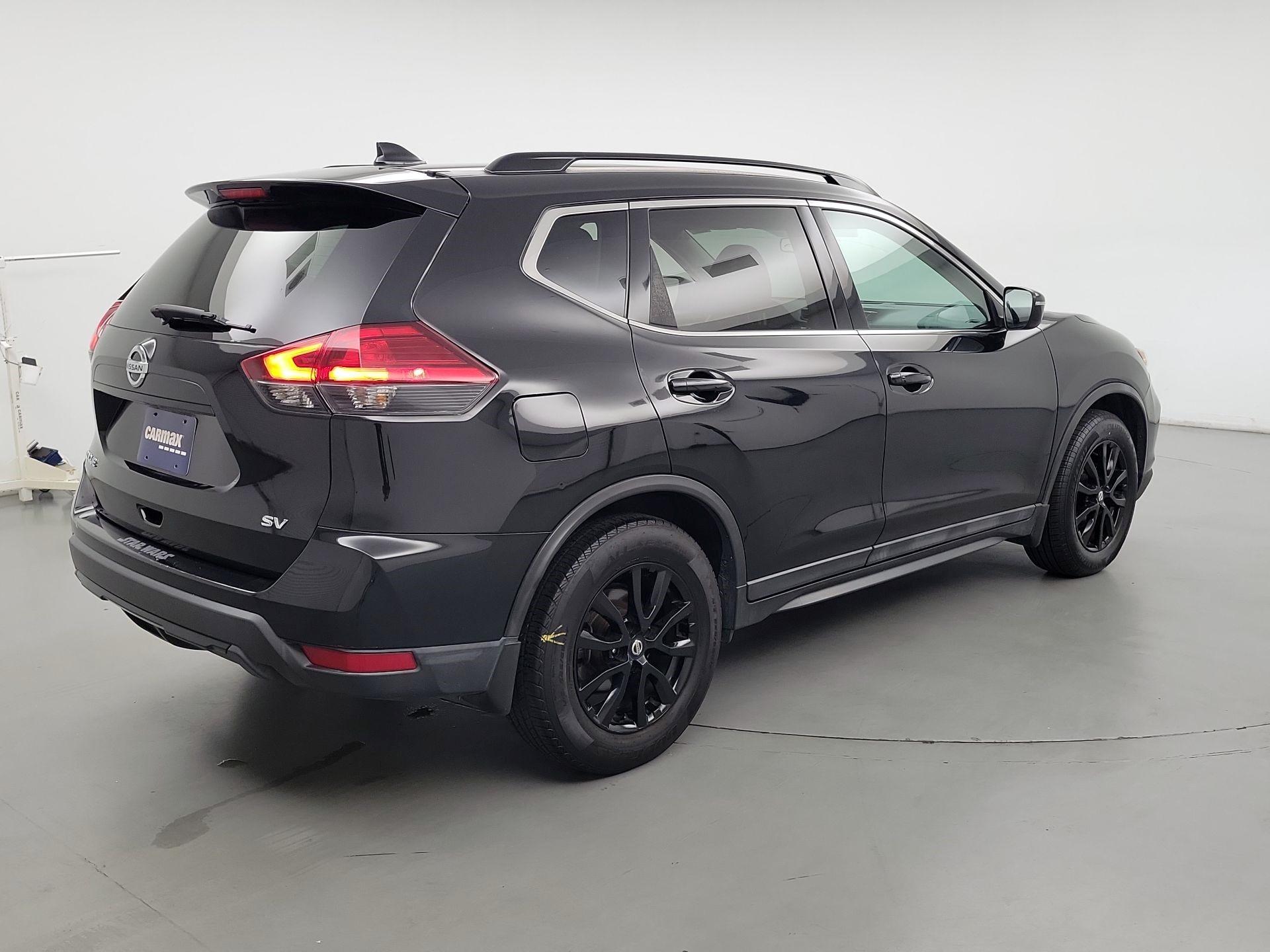 Thumbnail: 2017 Nissan Rogue - 5