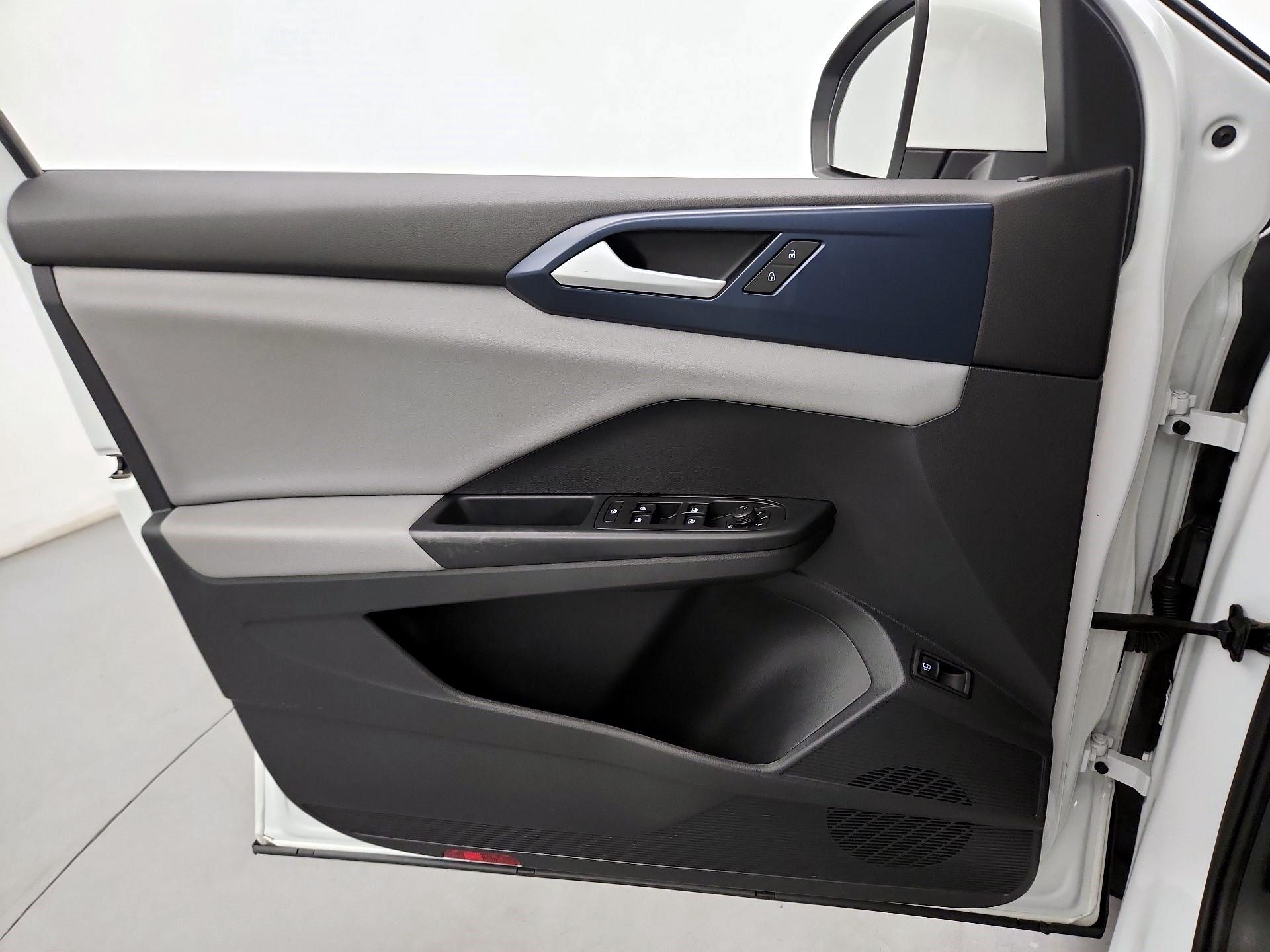 Thumbnail: 2022 Volkswagen Taos - 10