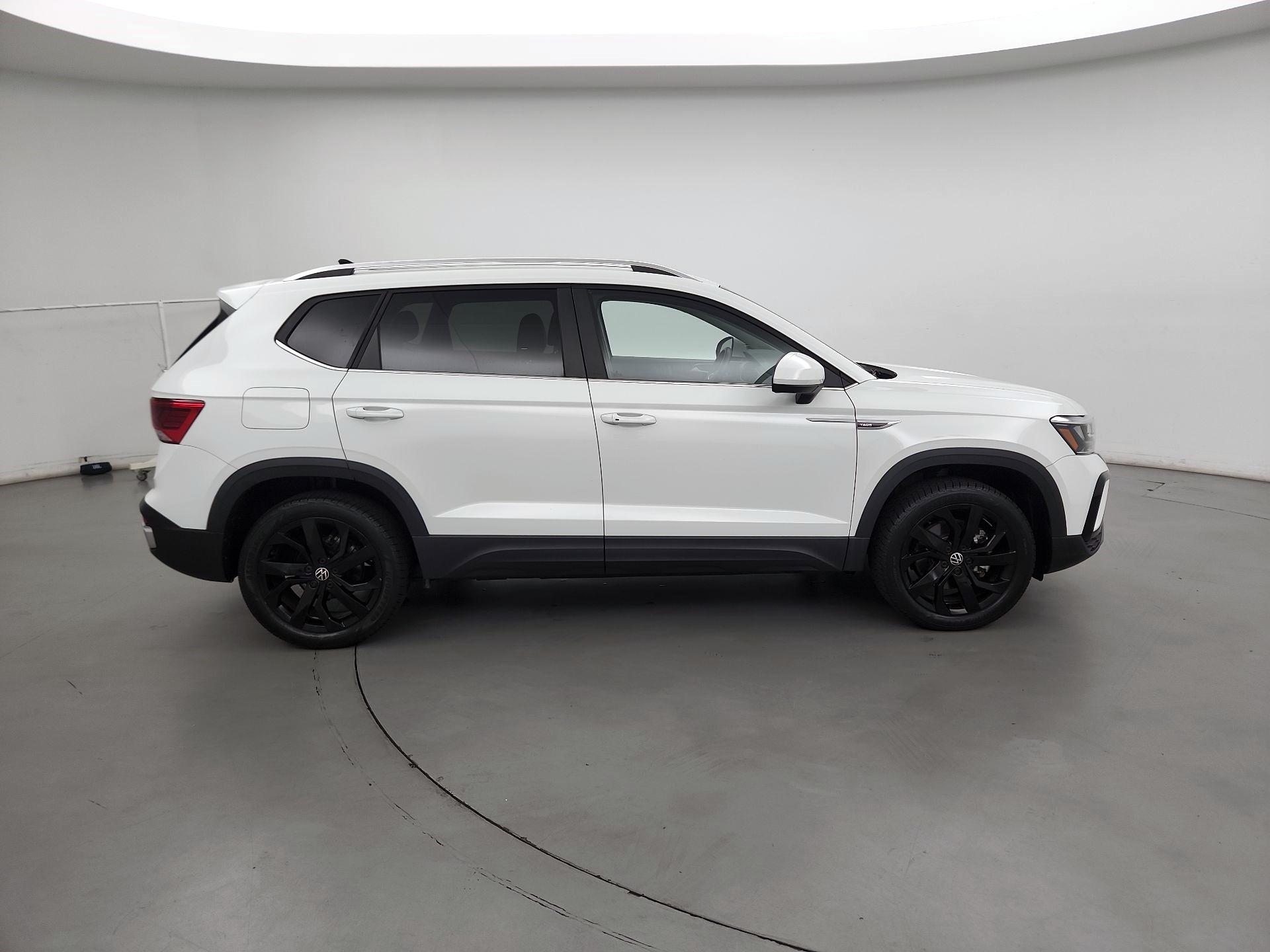 Thumbnail: 2022 Volkswagen Taos - 4