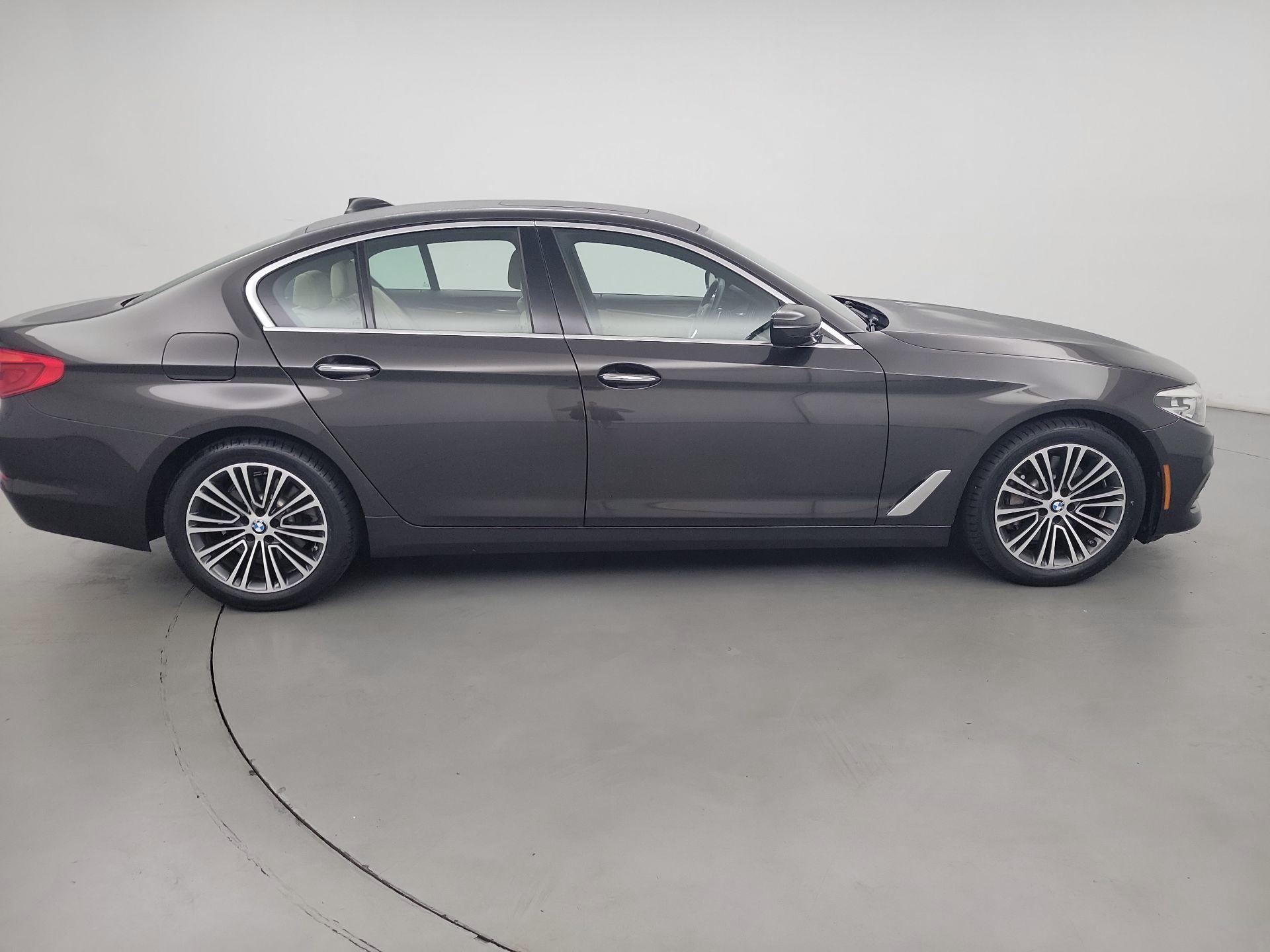 Thumbnail: 2017 BMW 5 Series - 4