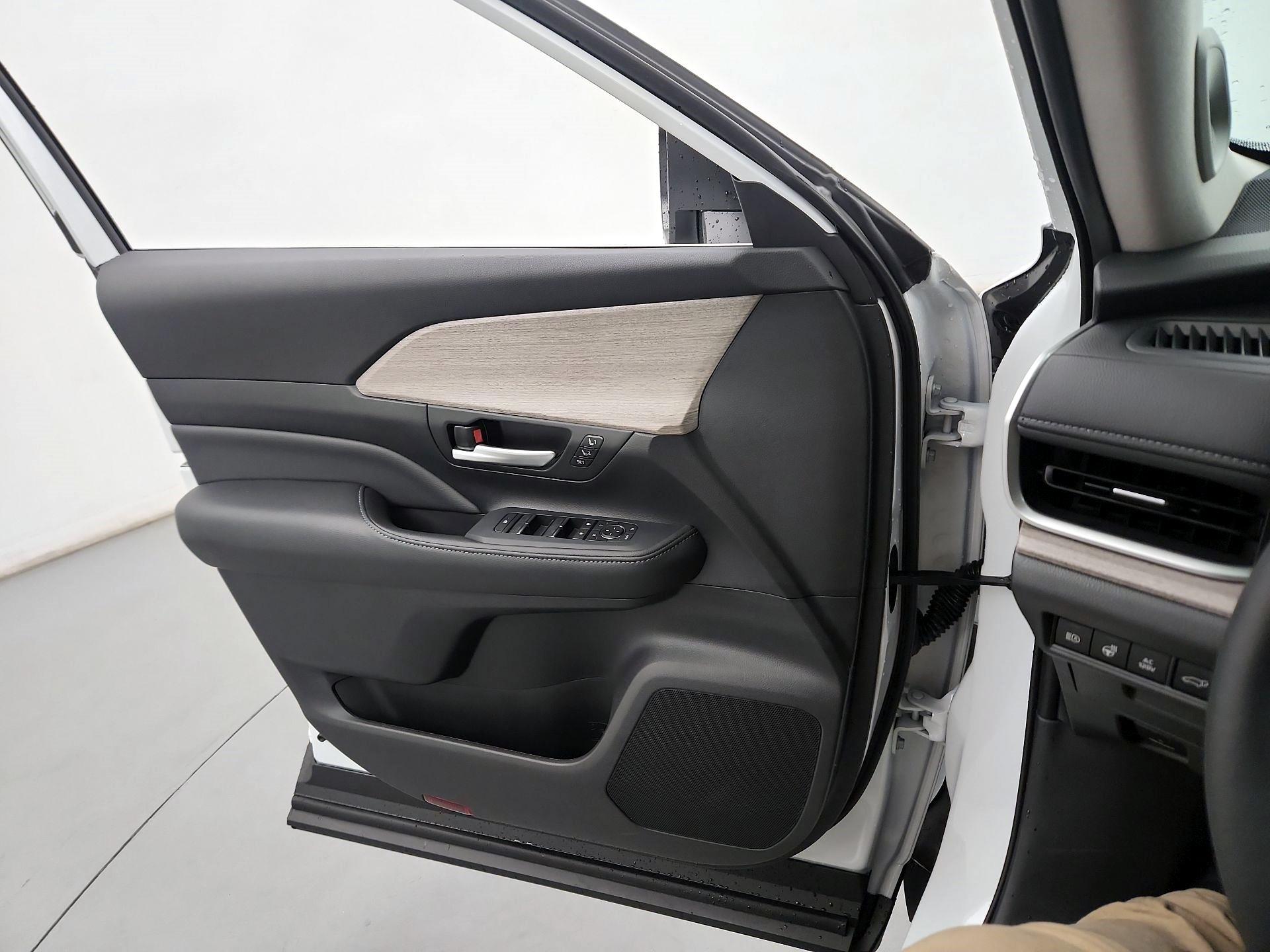 Thumbnail: 2025 Toyota Grand Highlander - 10