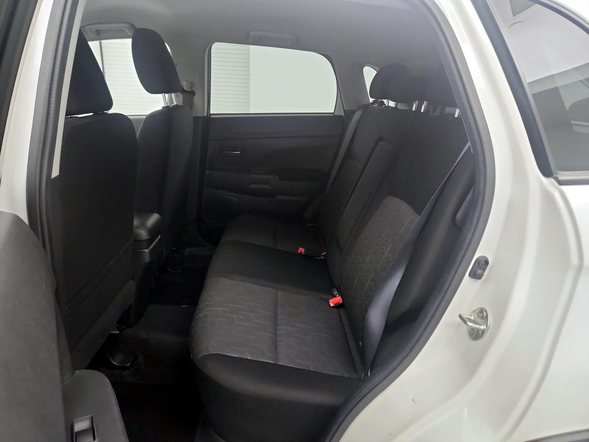Thumbnail: 2020 Mitsubishi Outlander Sport - 16