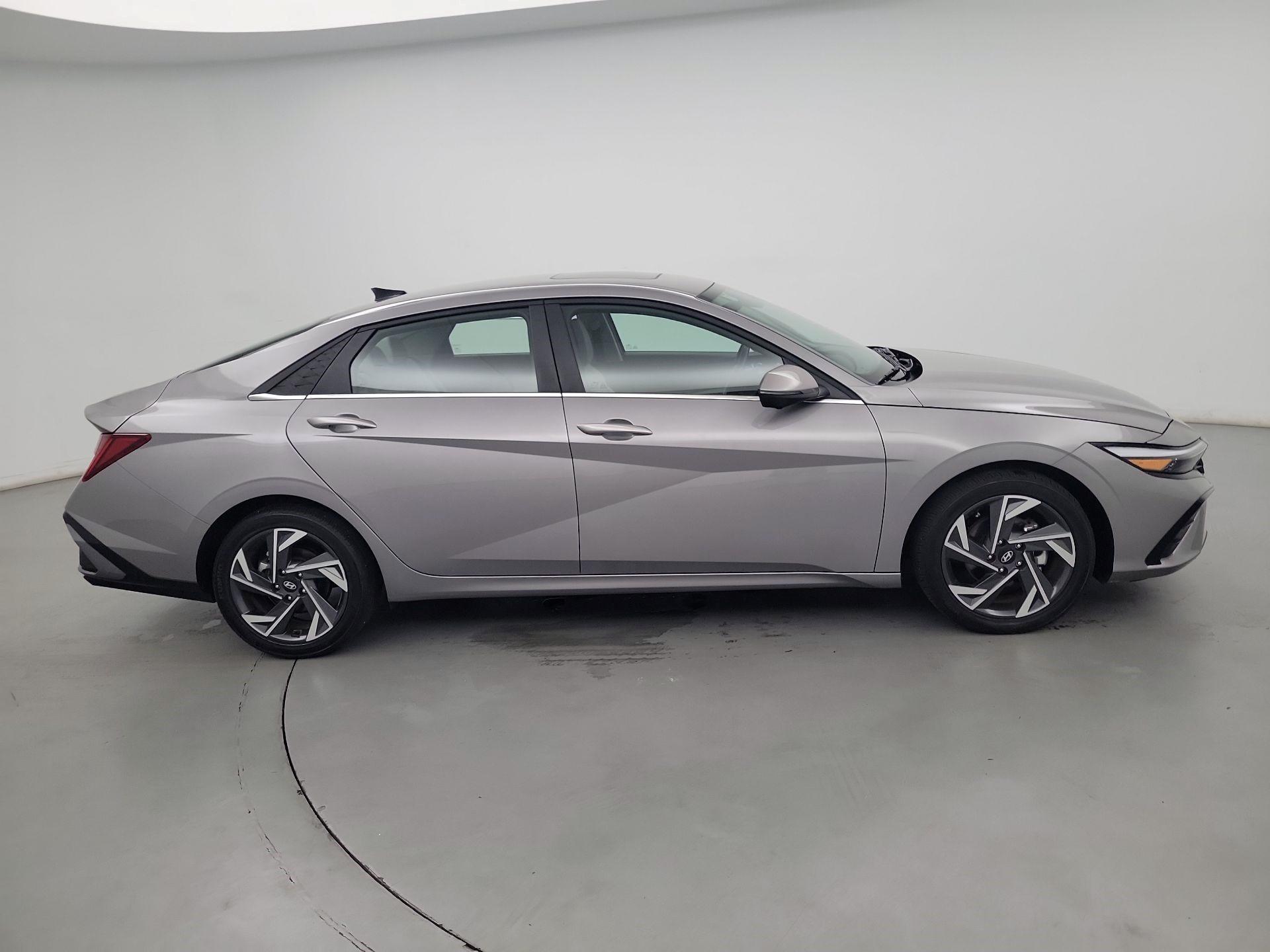 Thumbnail: 2024 Hyundai Elantra - 4