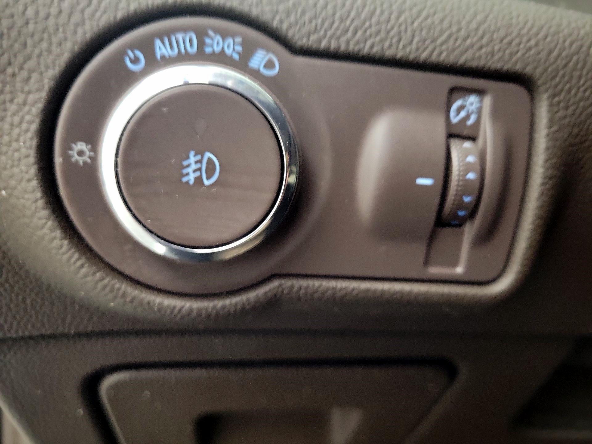 Thumbnail: 2016 Buick Verano - 11